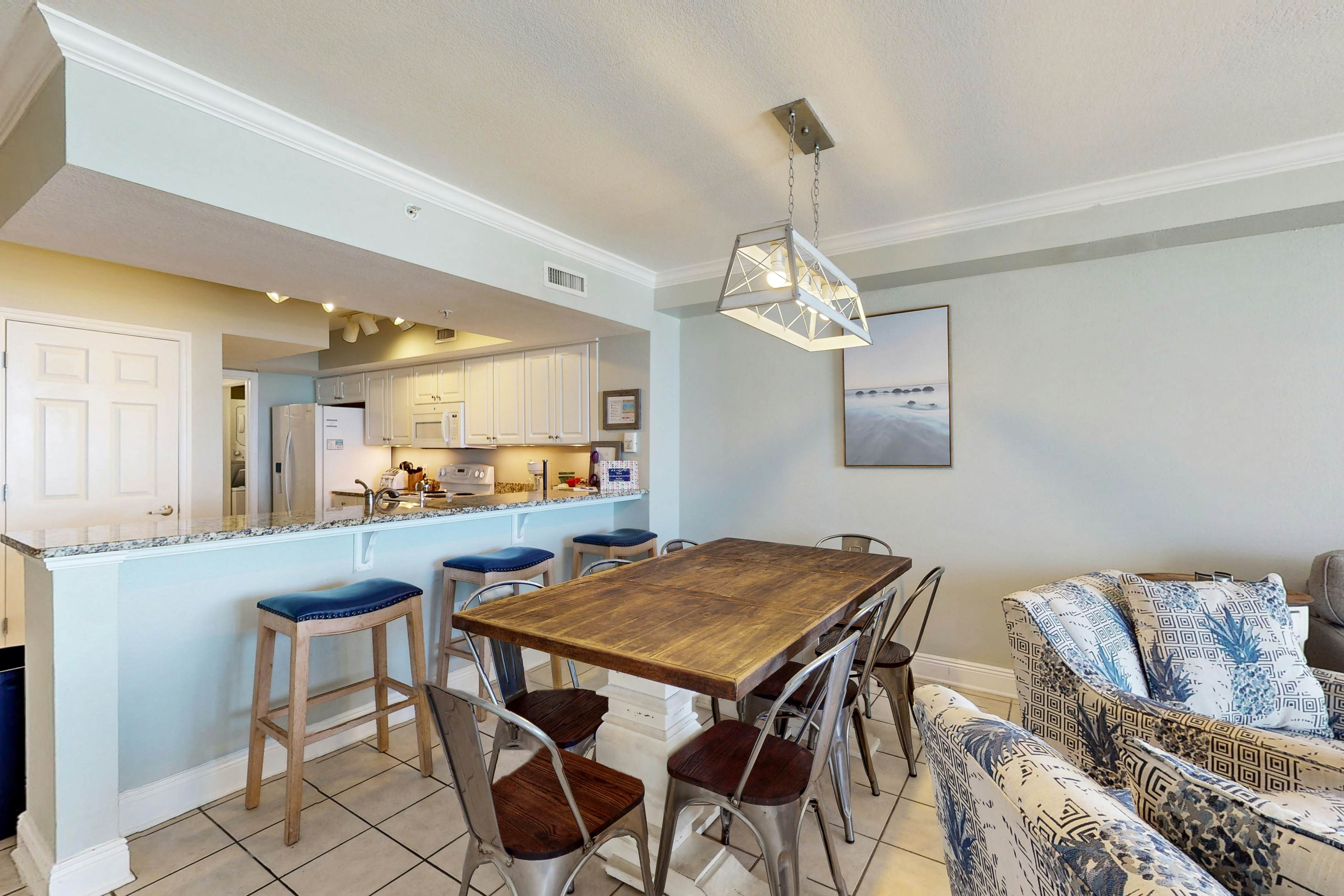 Beachfront Condo with gorgeous views, shared pool & beach access