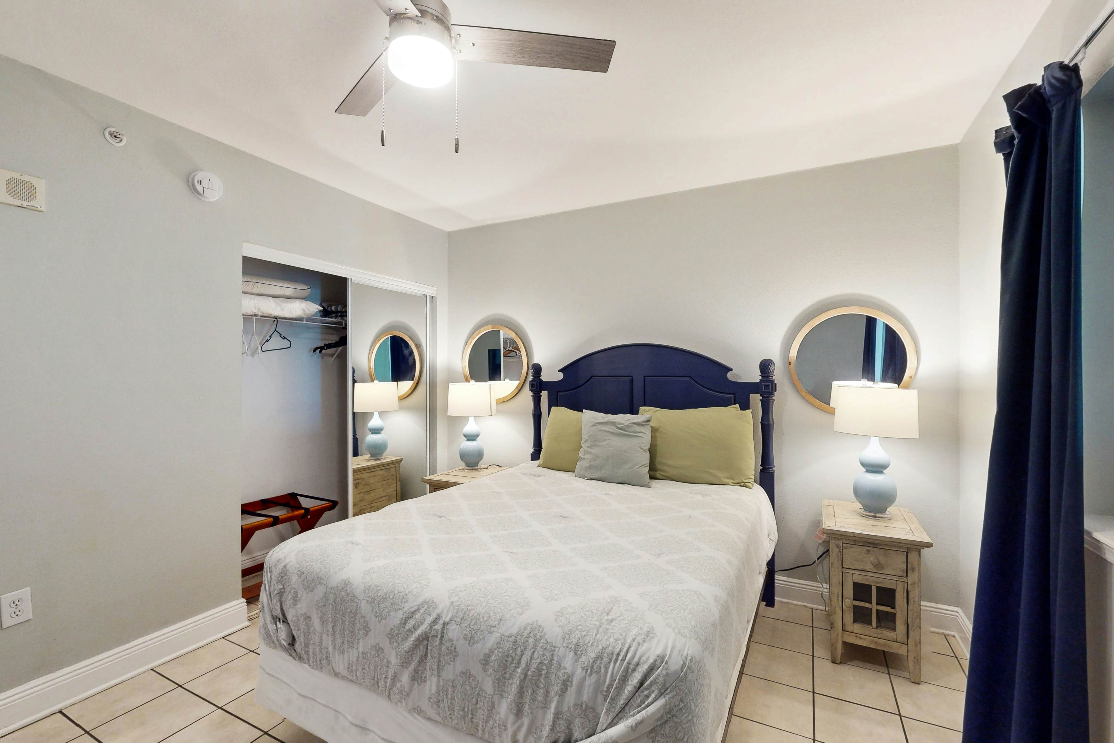 Beachfront Condo with gorgeous views, shared pool & beach access