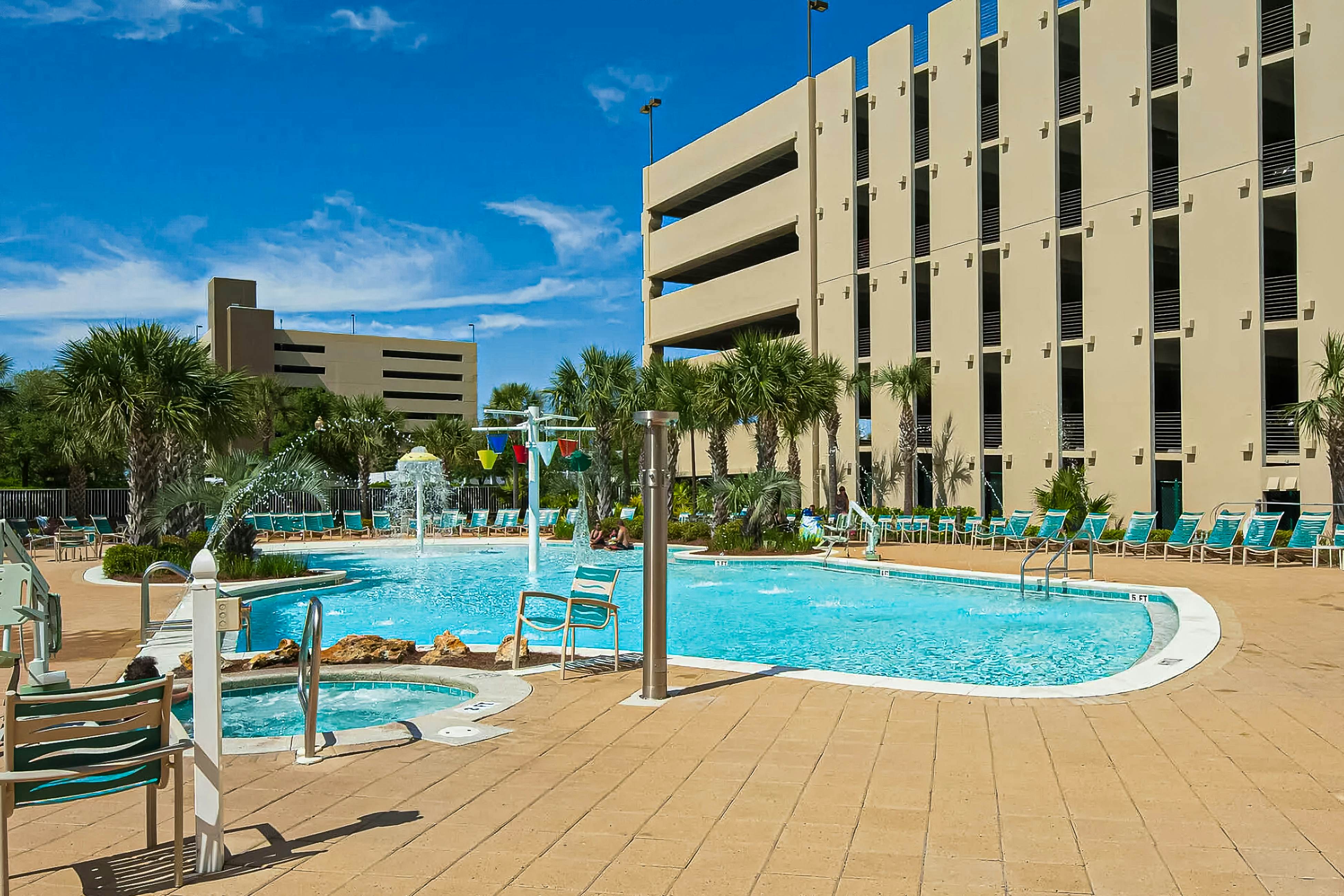 Beachfront Condo with gorgeous views, shared pool & beach access