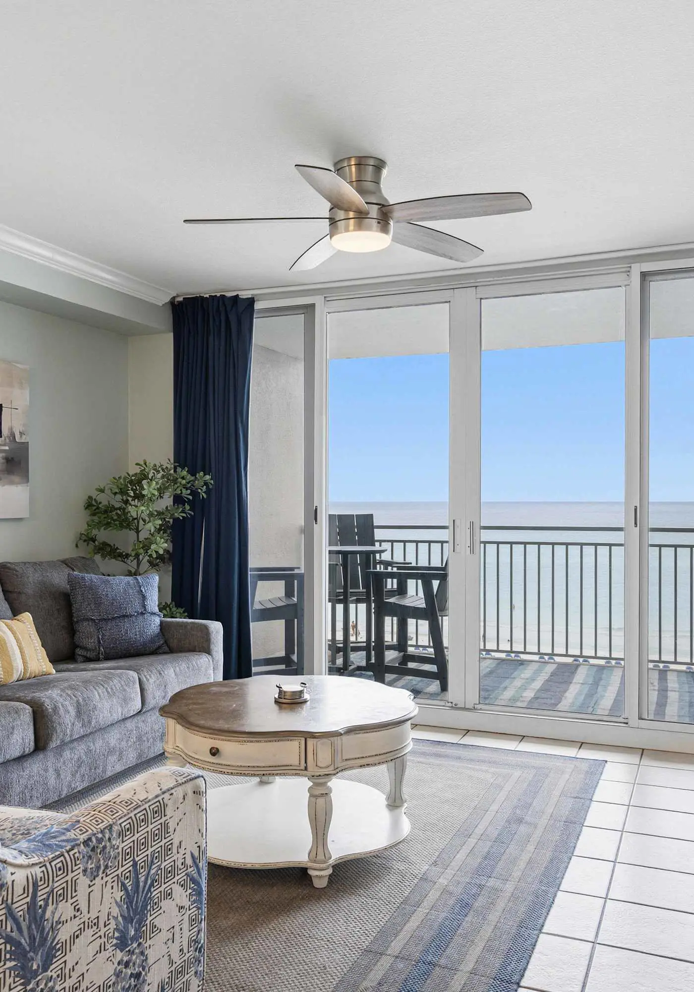 Beachfront Condo with gorgeous views, shared pool & beach access