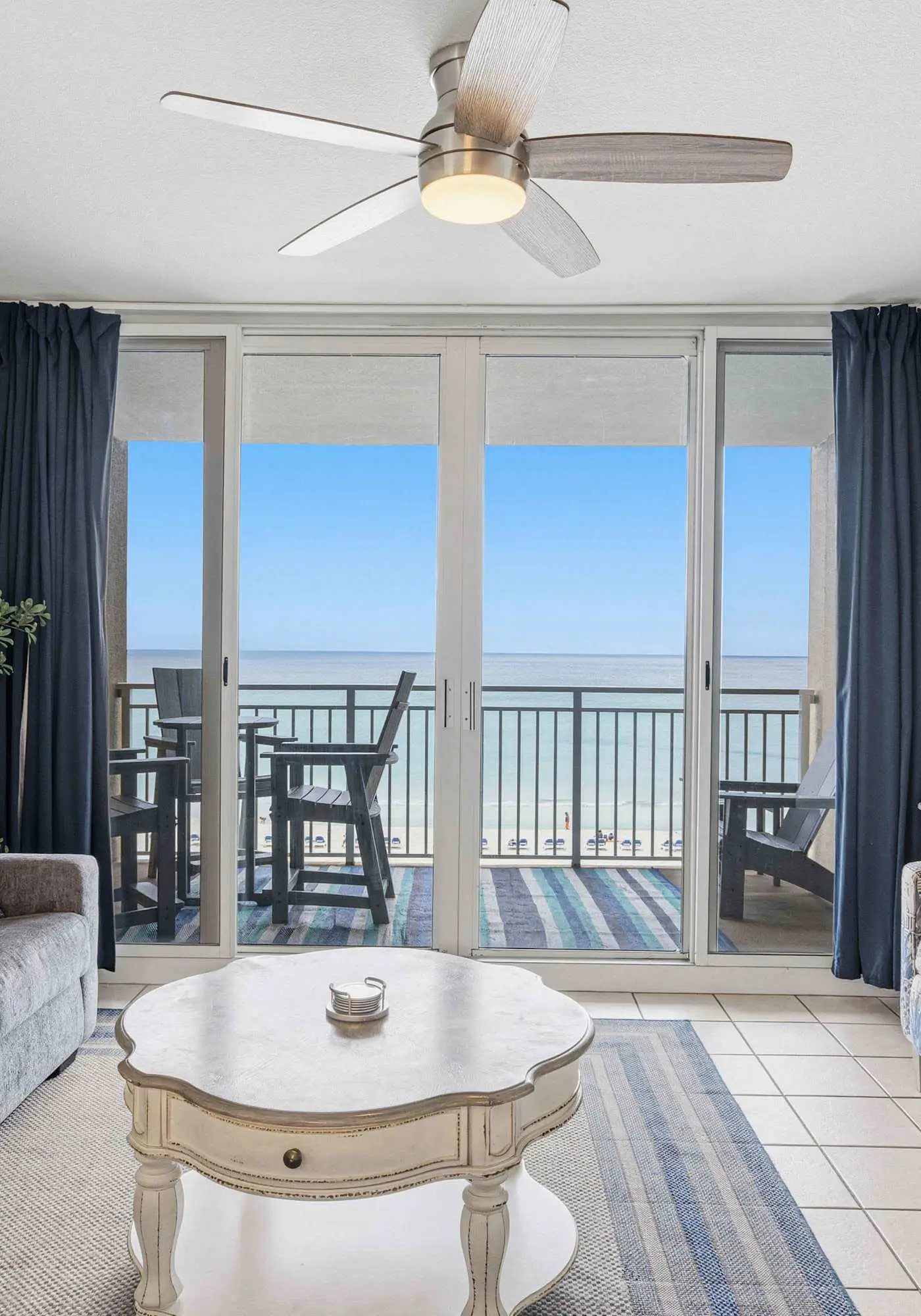 Beachfront Condo with gorgeous views, shared pool & beach access