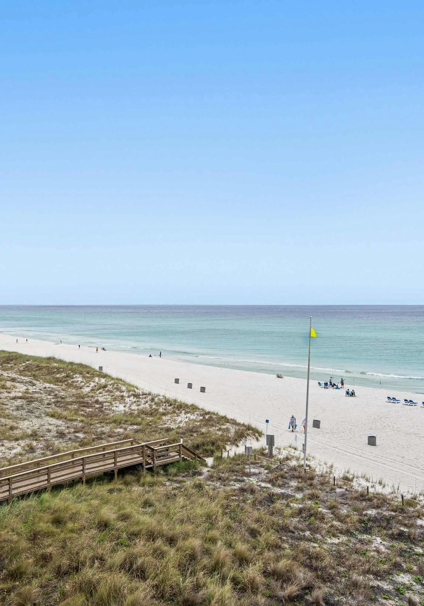 Beachfront Condo with gorgeous views, shared pool & beach access