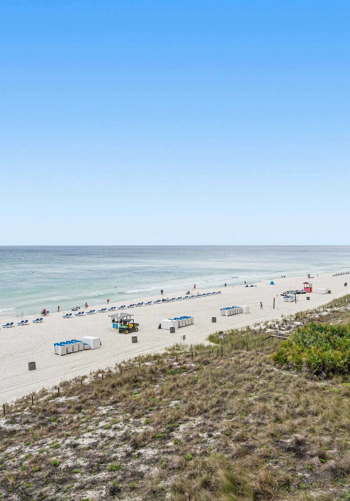 Beachfront Condo with gorgeous views, shared pool & beach access