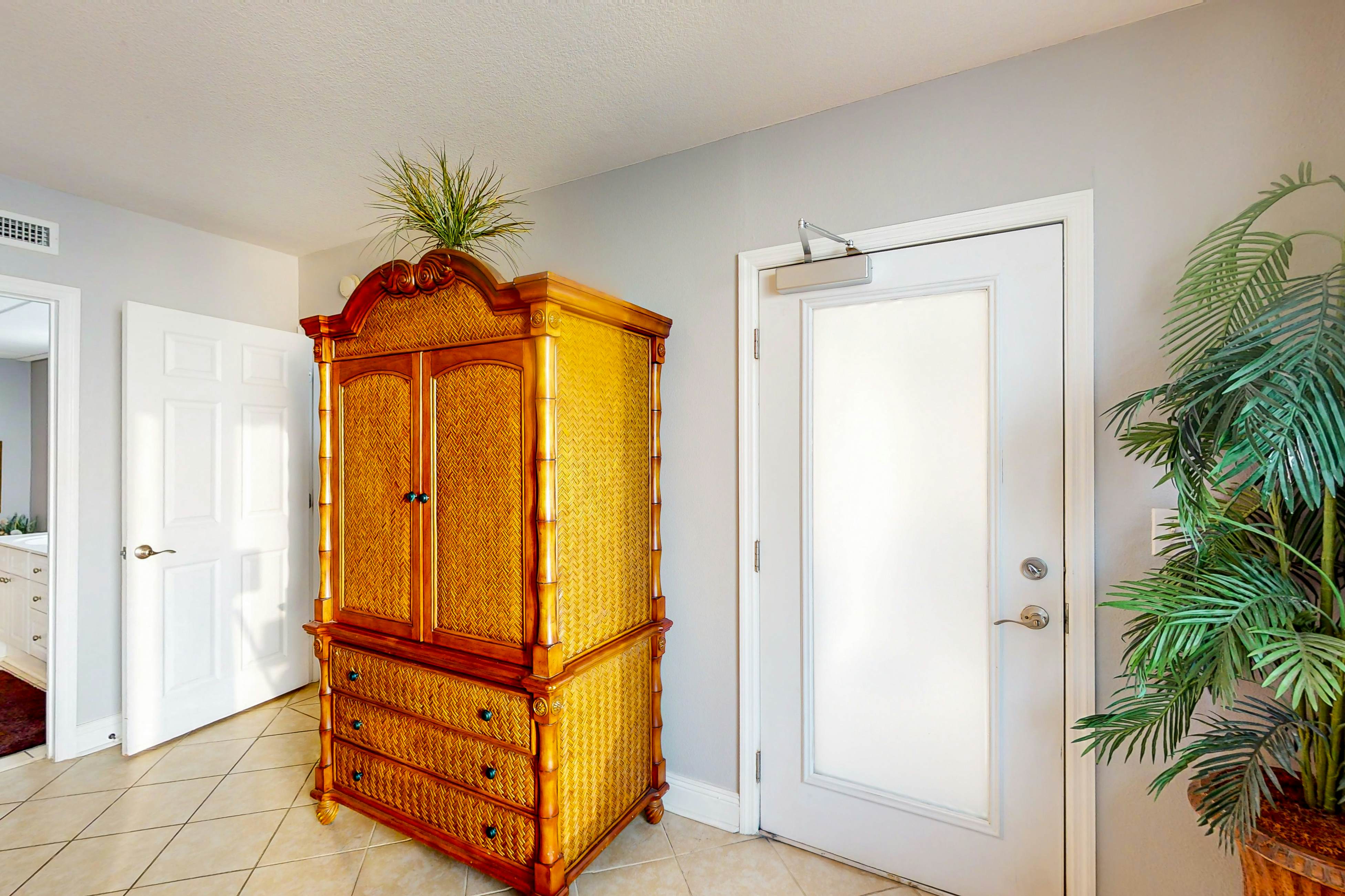 Resort condo on the beach with Gulf views, pools, hot tub, gym & game room