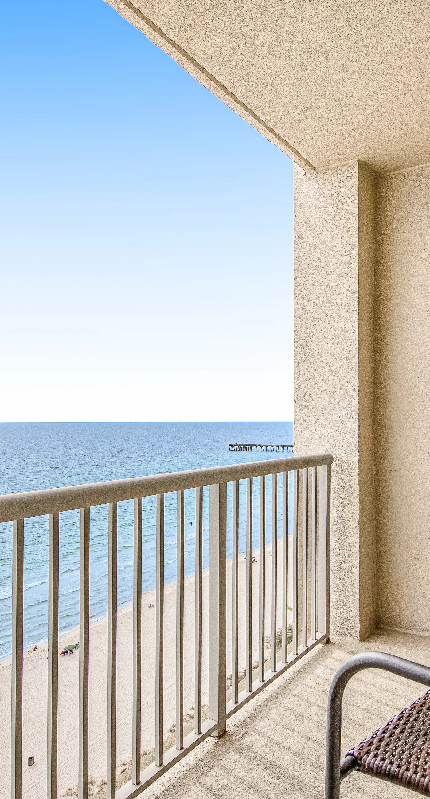 15th-floor Gulf-front condo with beach view, balcony, heated pool, hot tub & gym