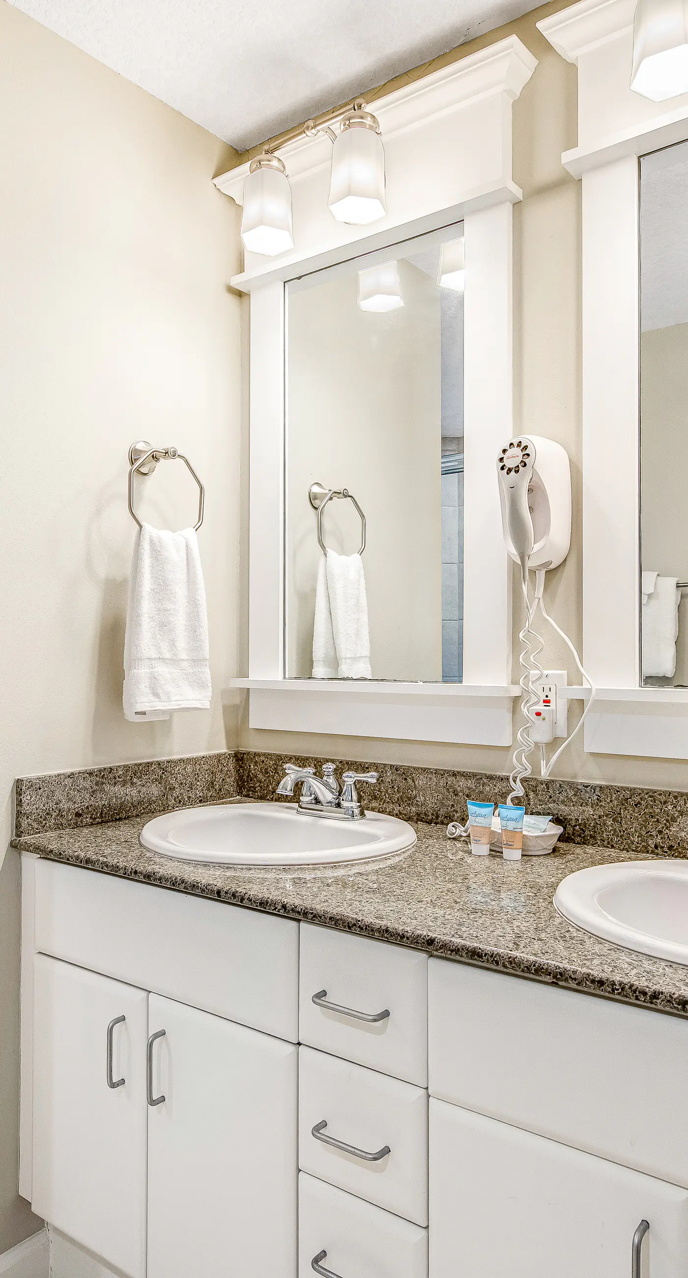 15th-floor Gulf-front condo with beach view, balcony, heated pool, hot tub & gym