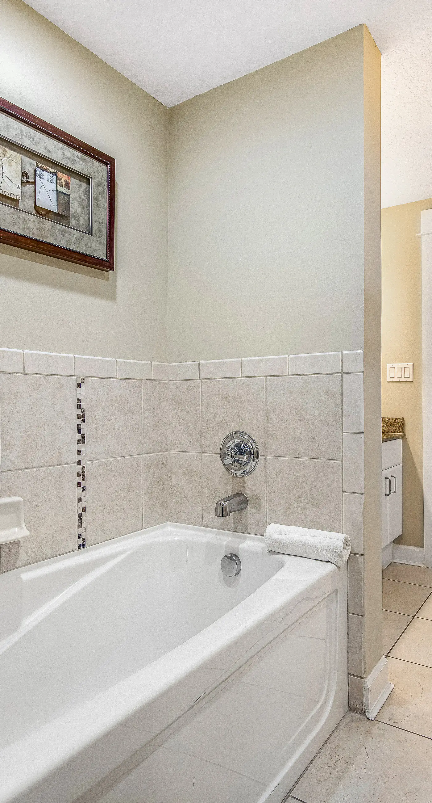 15th-floor Gulf-front condo with beach view, balcony, heated pool, hot tub & gym