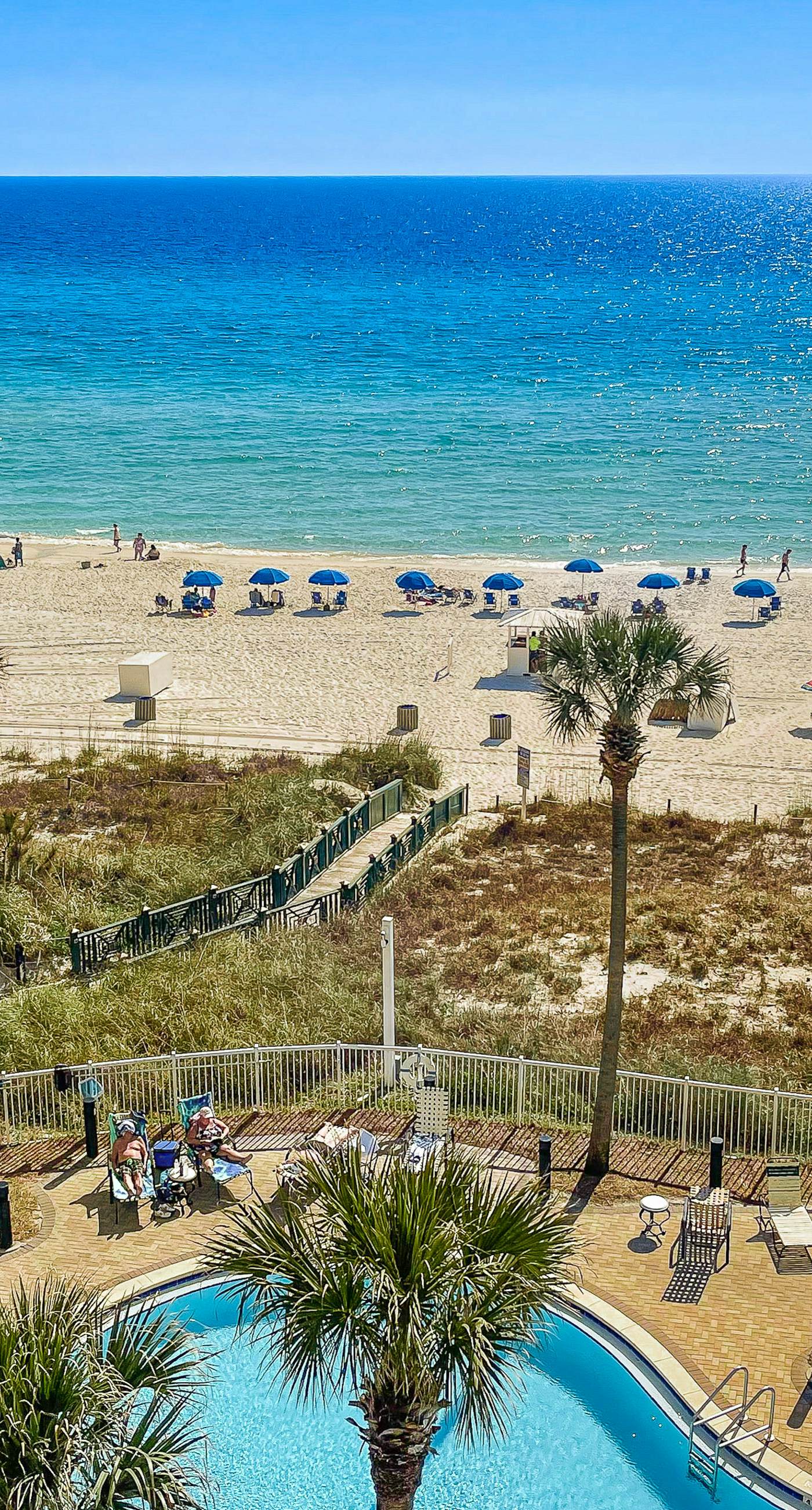 15th-floor Gulf-front condo with beach view, balcony, heated pool, hot tub & gym