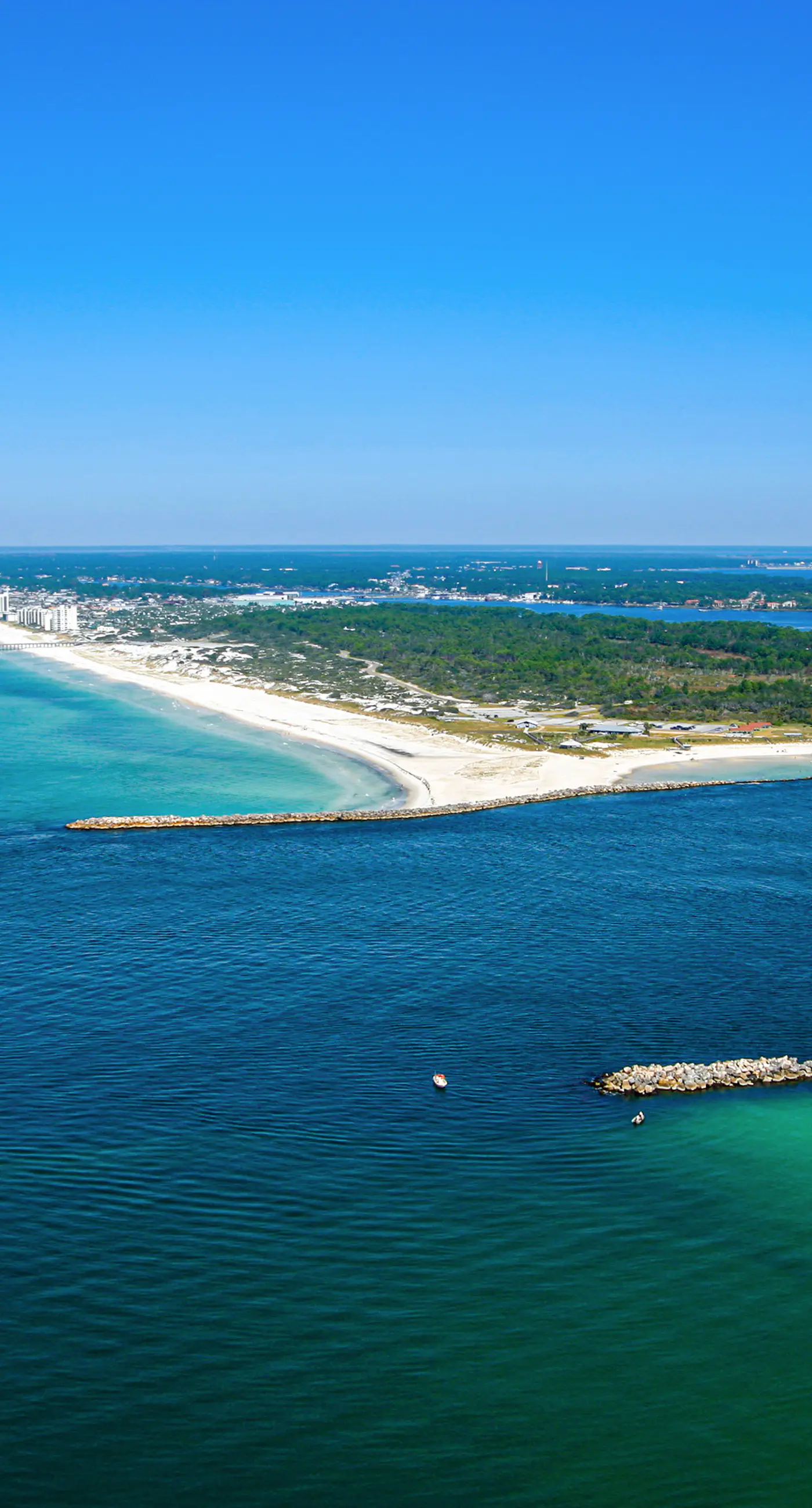 15th-floor Gulf-front condo with beach view, balcony, heated pool, hot tub & gym