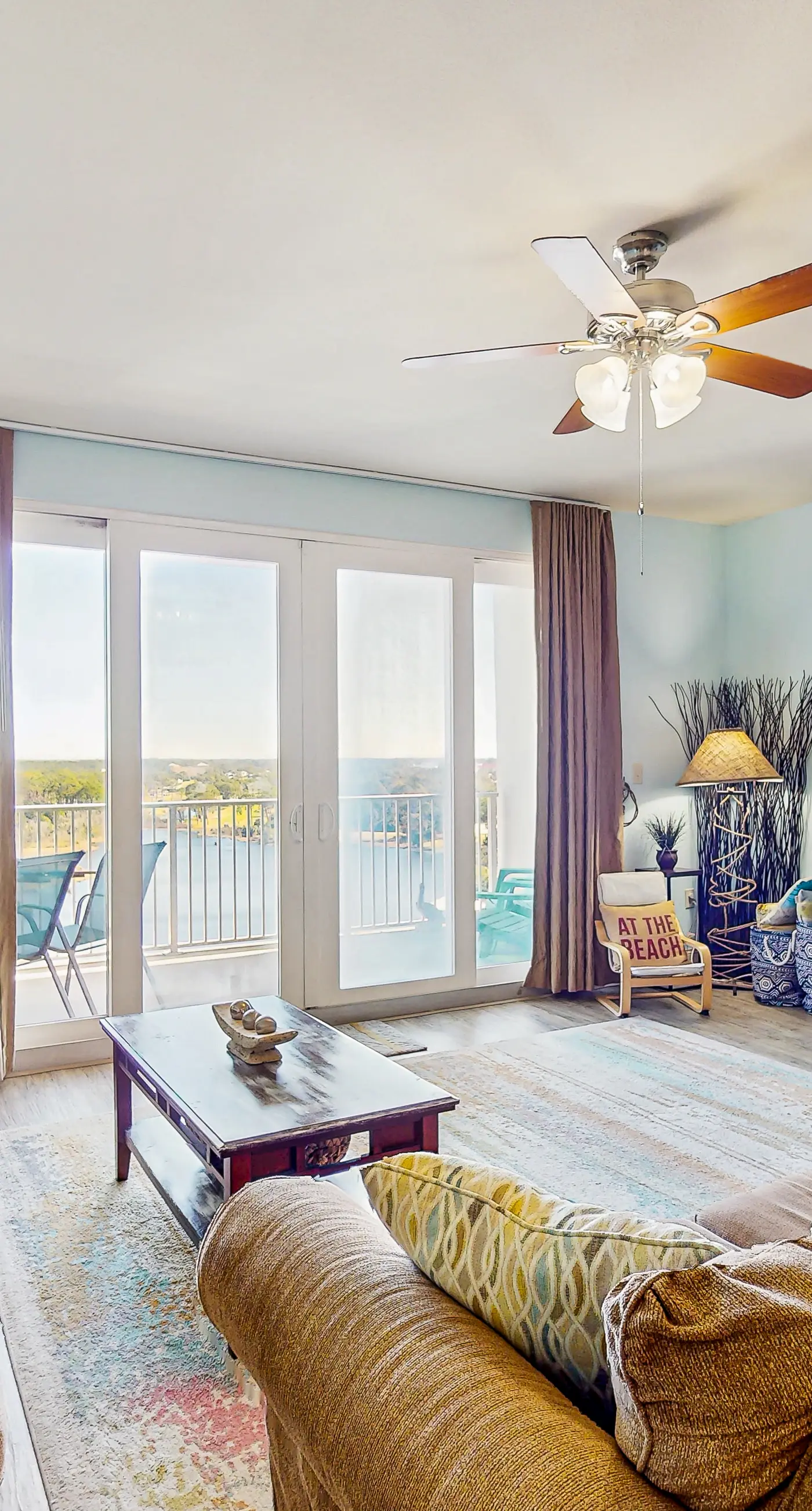 Beachview Condo with full kitchen, shared pool and beach access