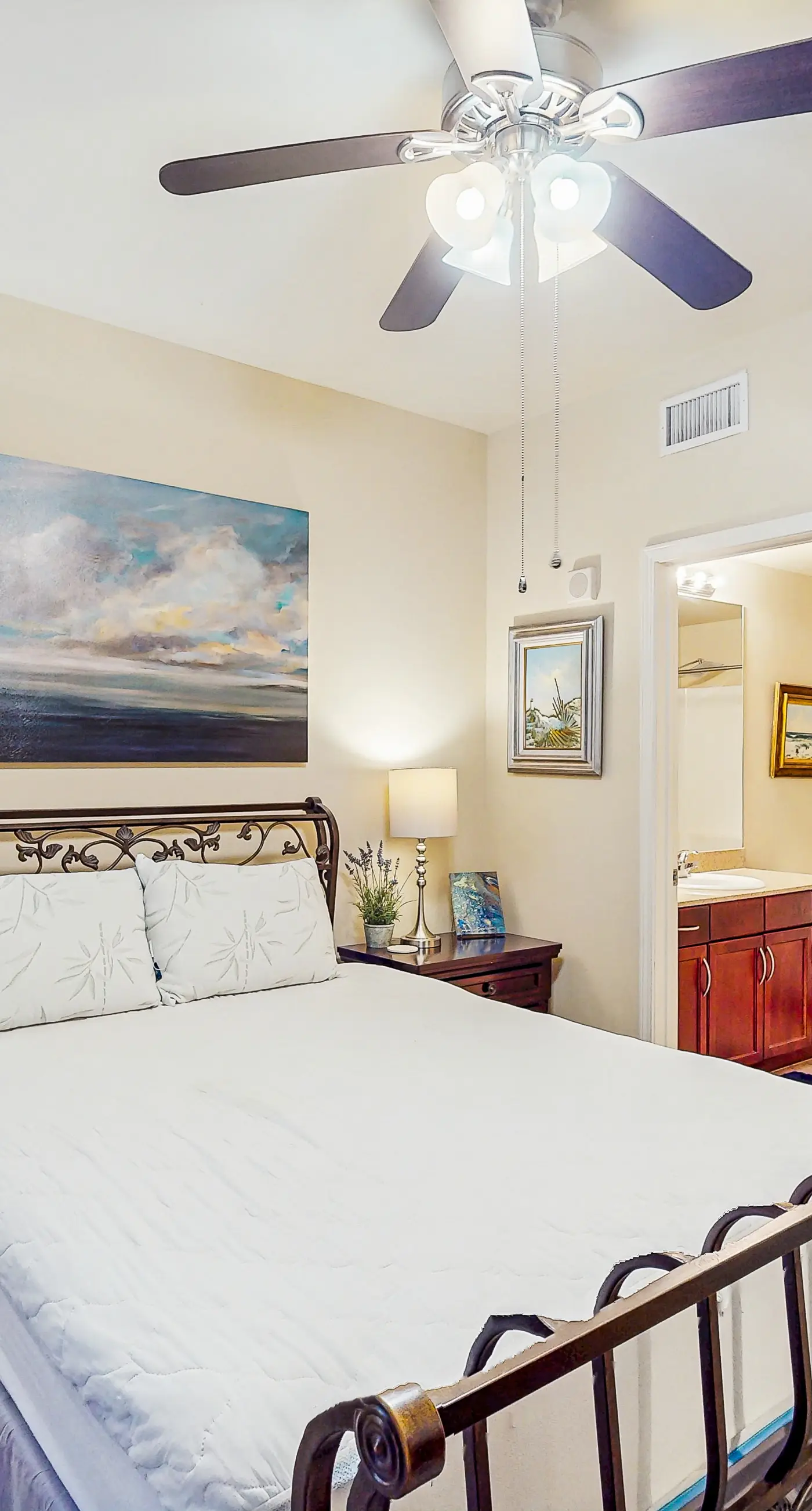 Beachview Condo with full kitchen, shared pool and beach access