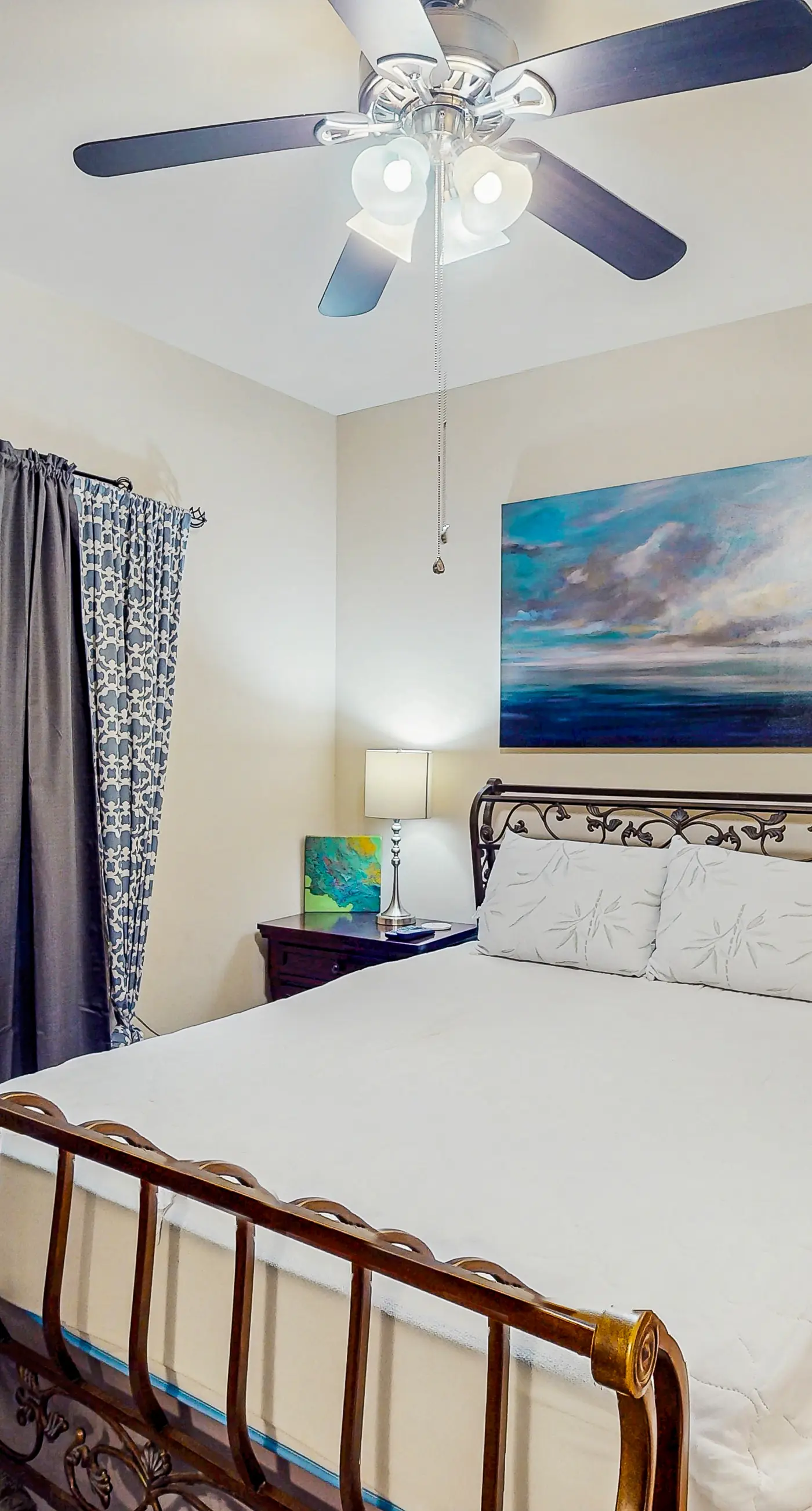 Beachview Condo with full kitchen, shared pool and beach access