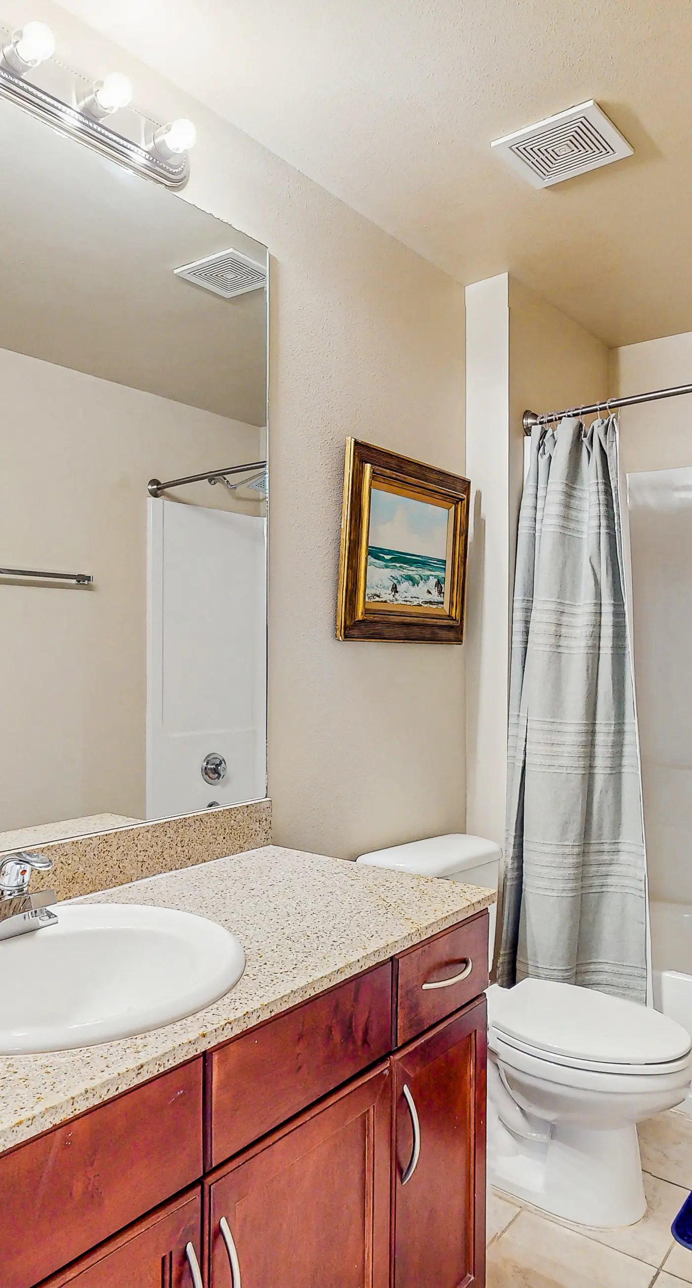 Beachview Condo with full kitchen, shared pool and beach access