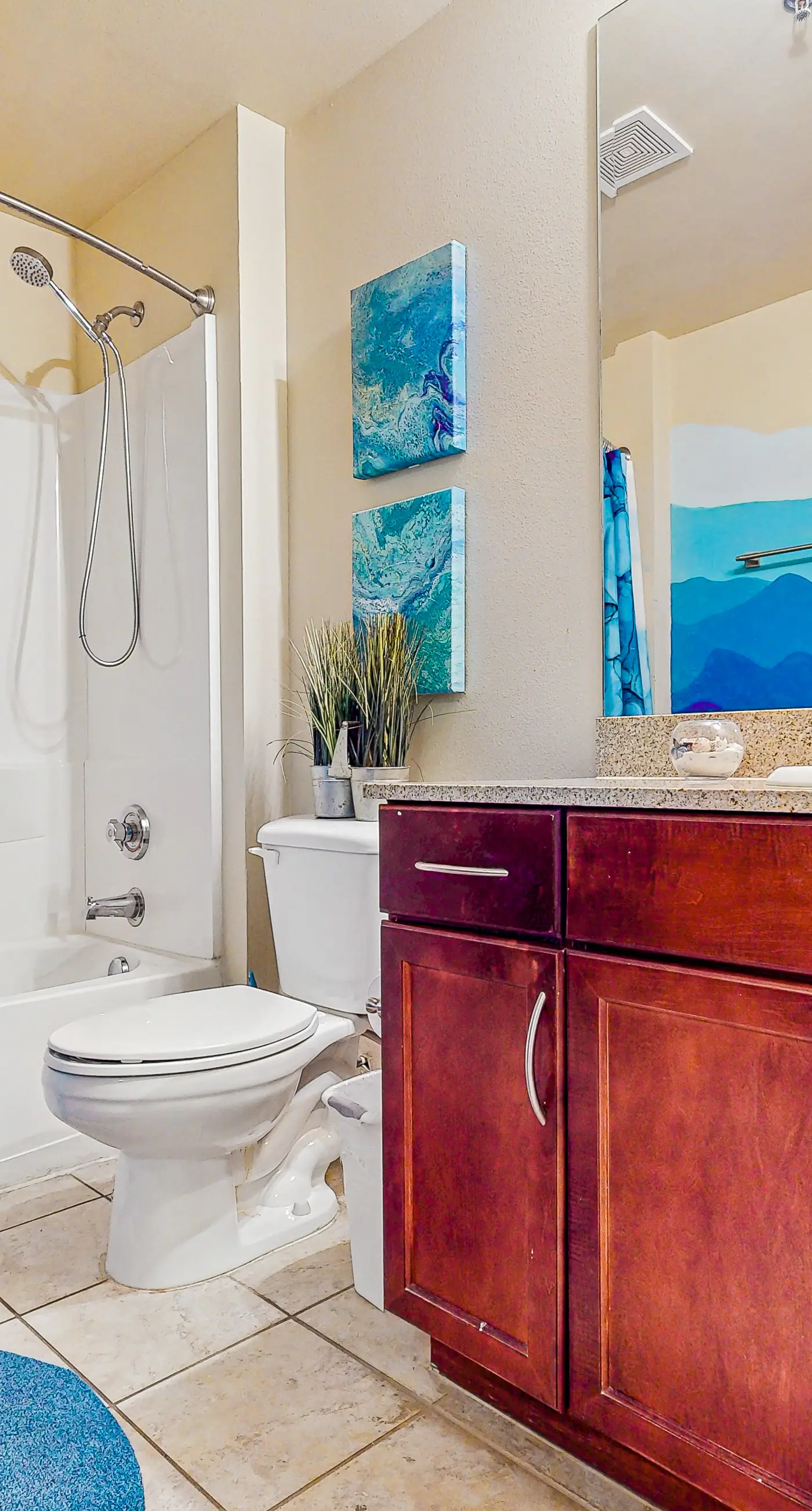 Beachview Condo with full kitchen, shared pool and beach access