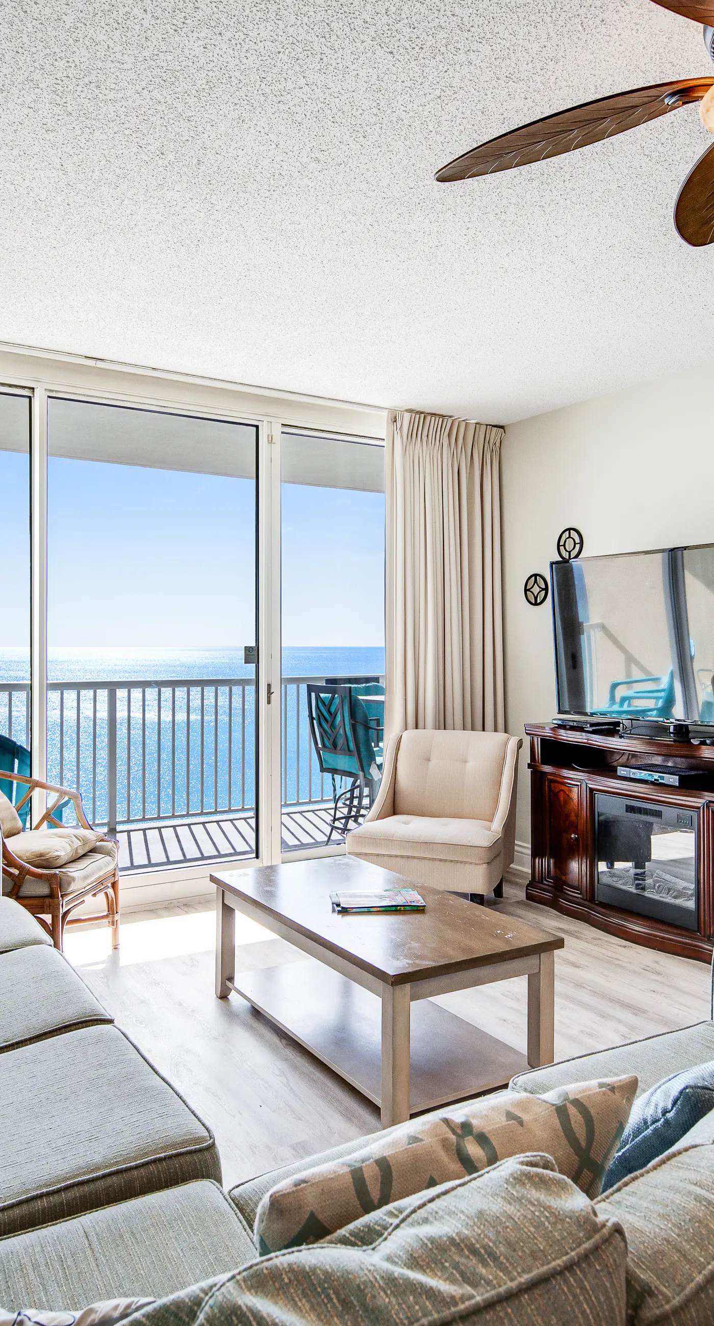 Beachfront condo on 10th floor w/shared pools (4), hot tub, tennis - great views