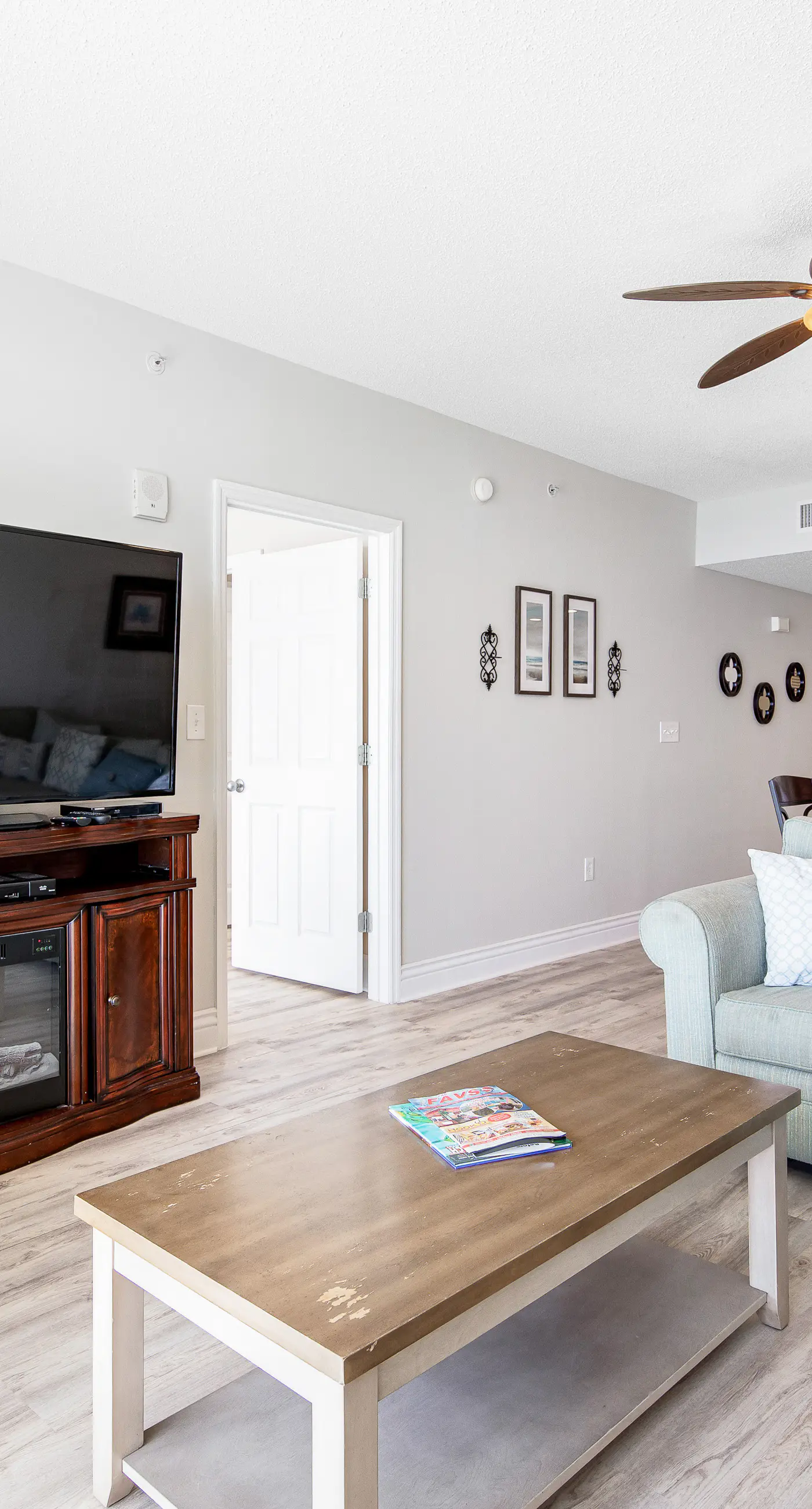 Beachfront condo on 10th floor w/shared pools (4), hot tub, tennis - great views