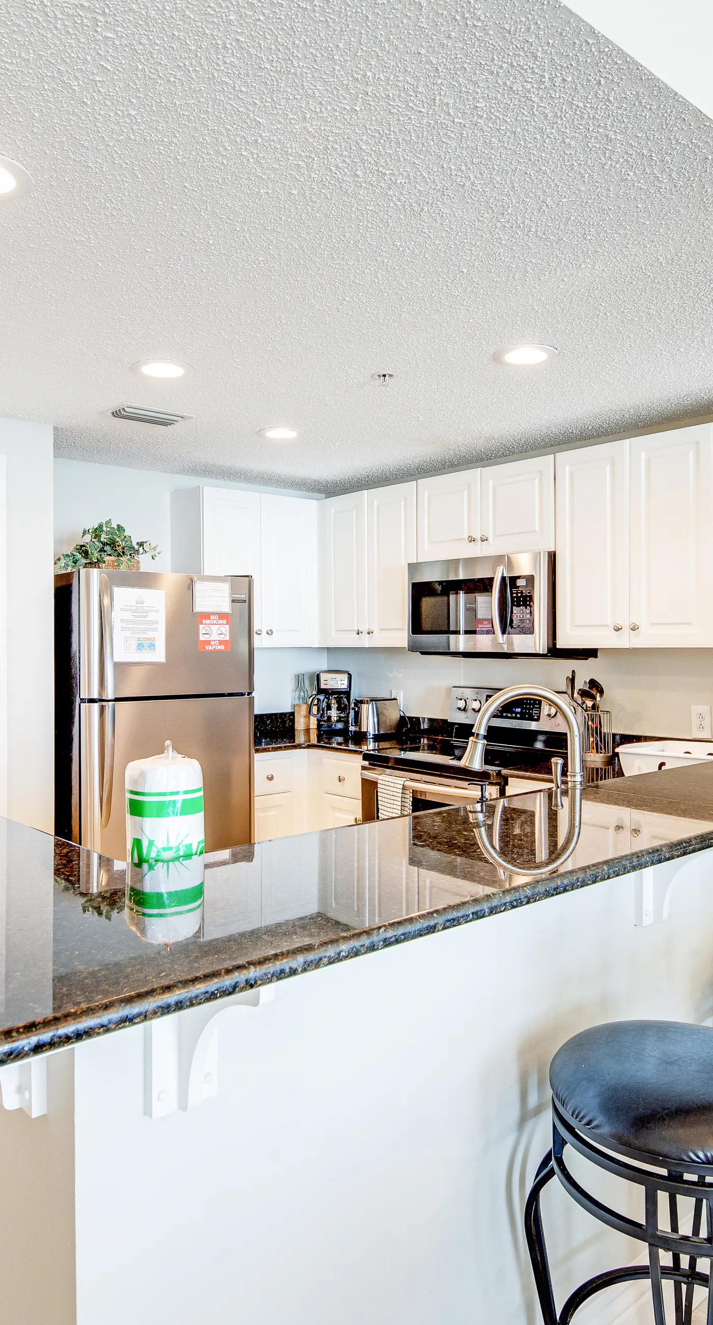 Beachfront condo on 10th floor w/shared pools (4), hot tub, tennis - great views