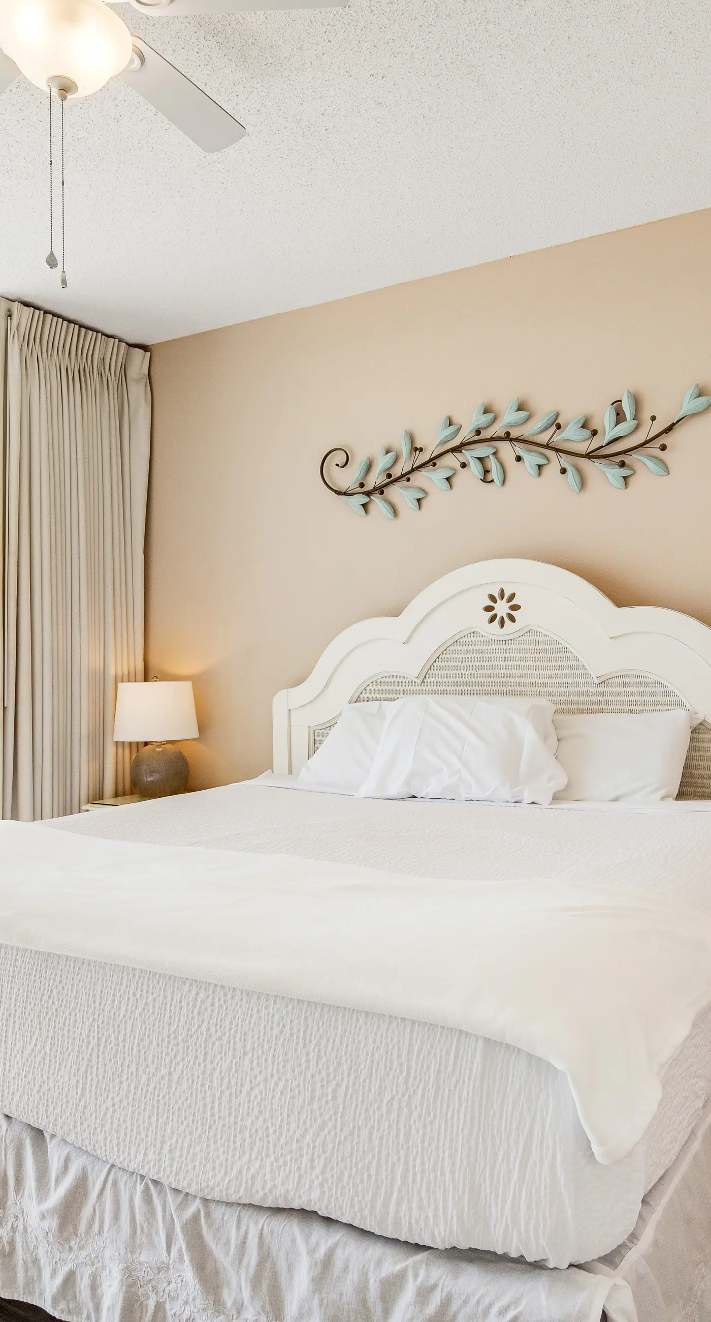 Beachfront condo on 10th floor w/shared pools (4), hot tub, tennis - great views