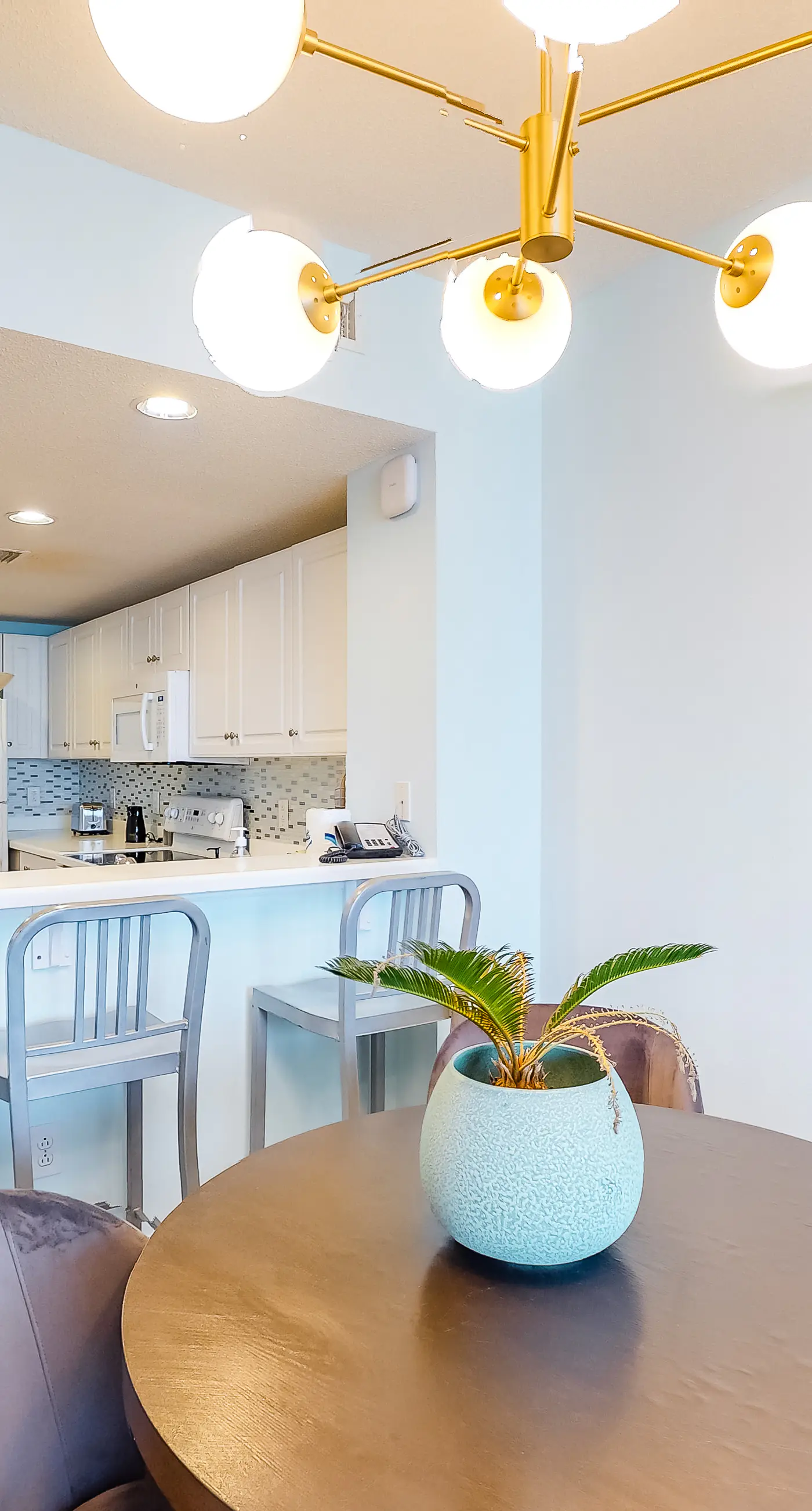 Gorgeous beachfront condo with beach access, 4 pools, hot tub, ocean views