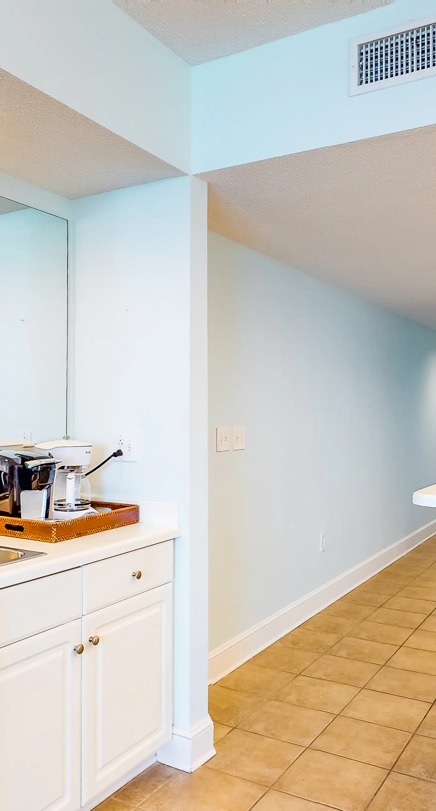 Gorgeous beachfront condo with beach access, 4 pools, hot tub, ocean views