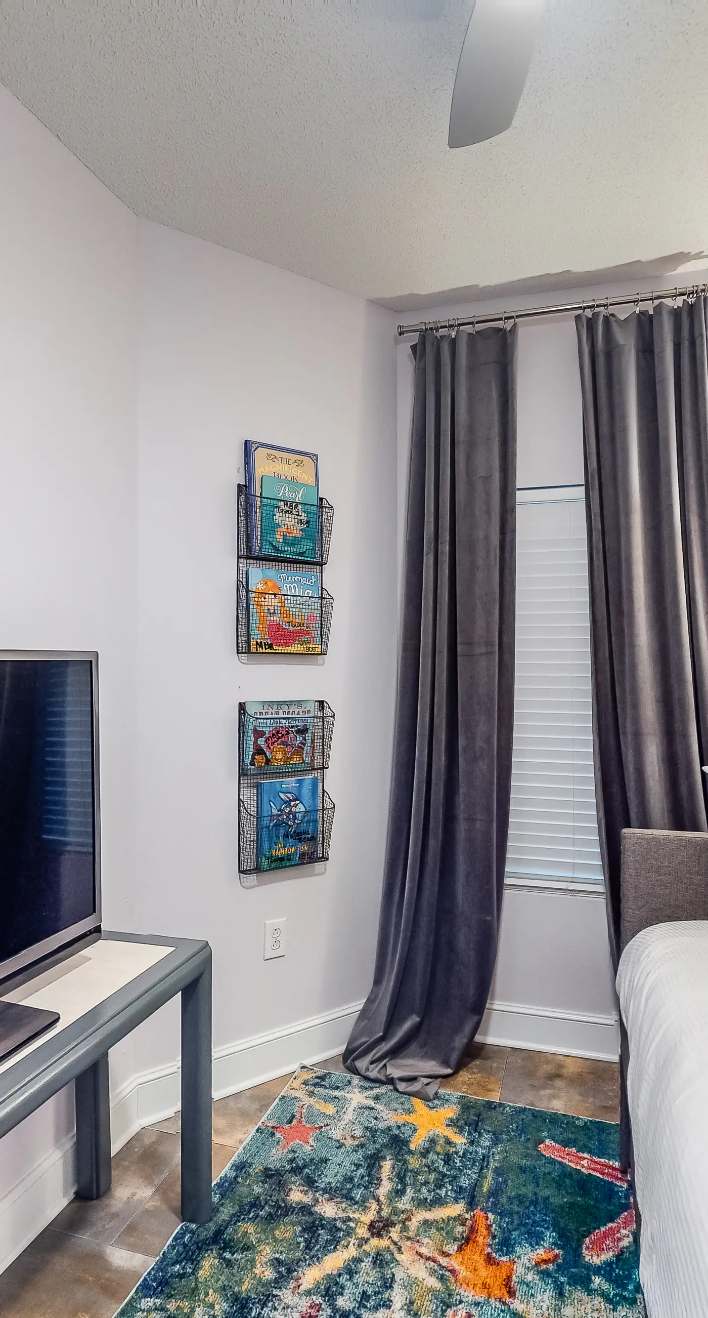 Gorgeous beachfront condo with beach access, 4 pools, hot tub, ocean views