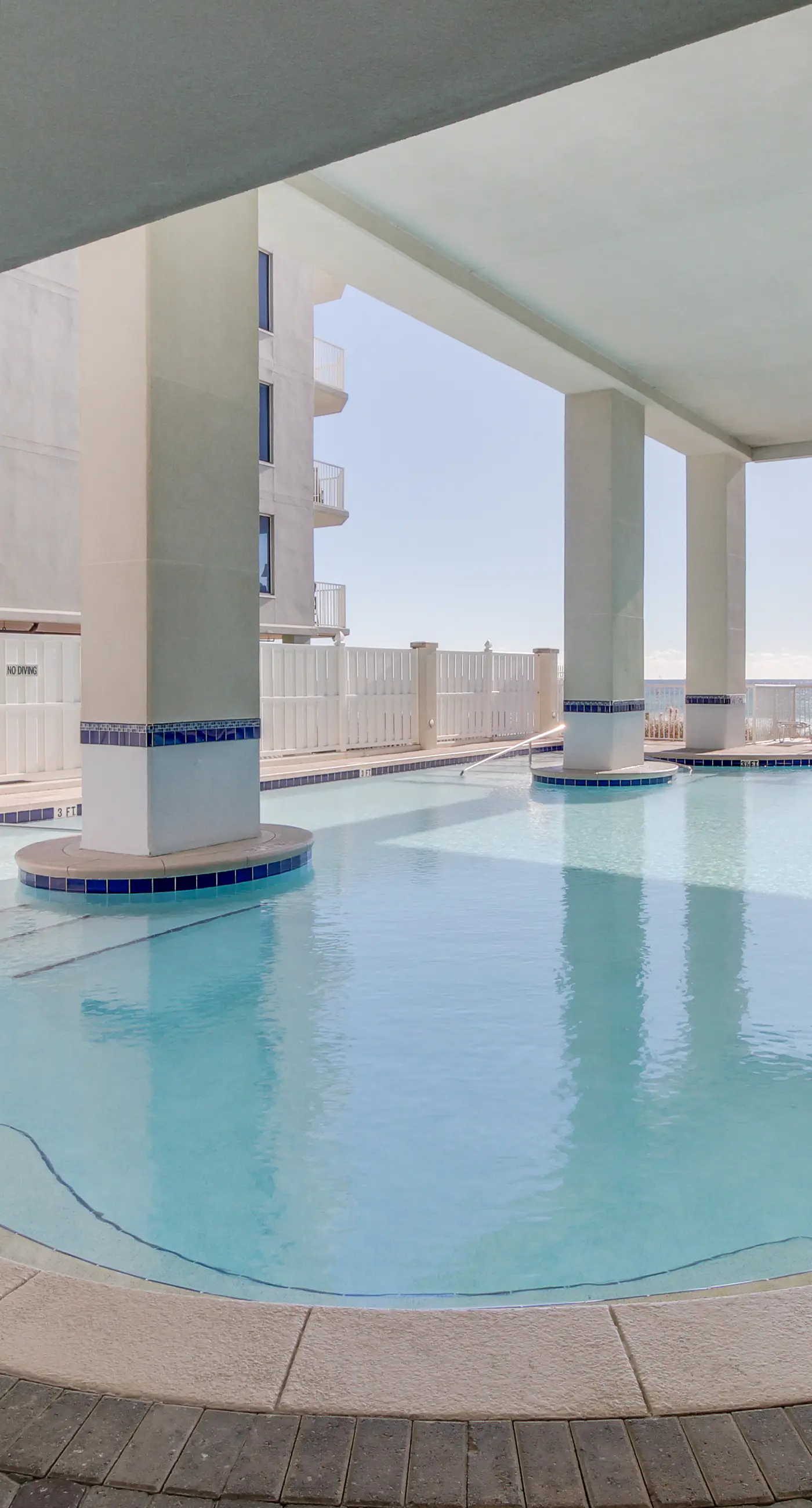 Gorgeous beachfront condo with beach access, 4 pools, hot tub, ocean views