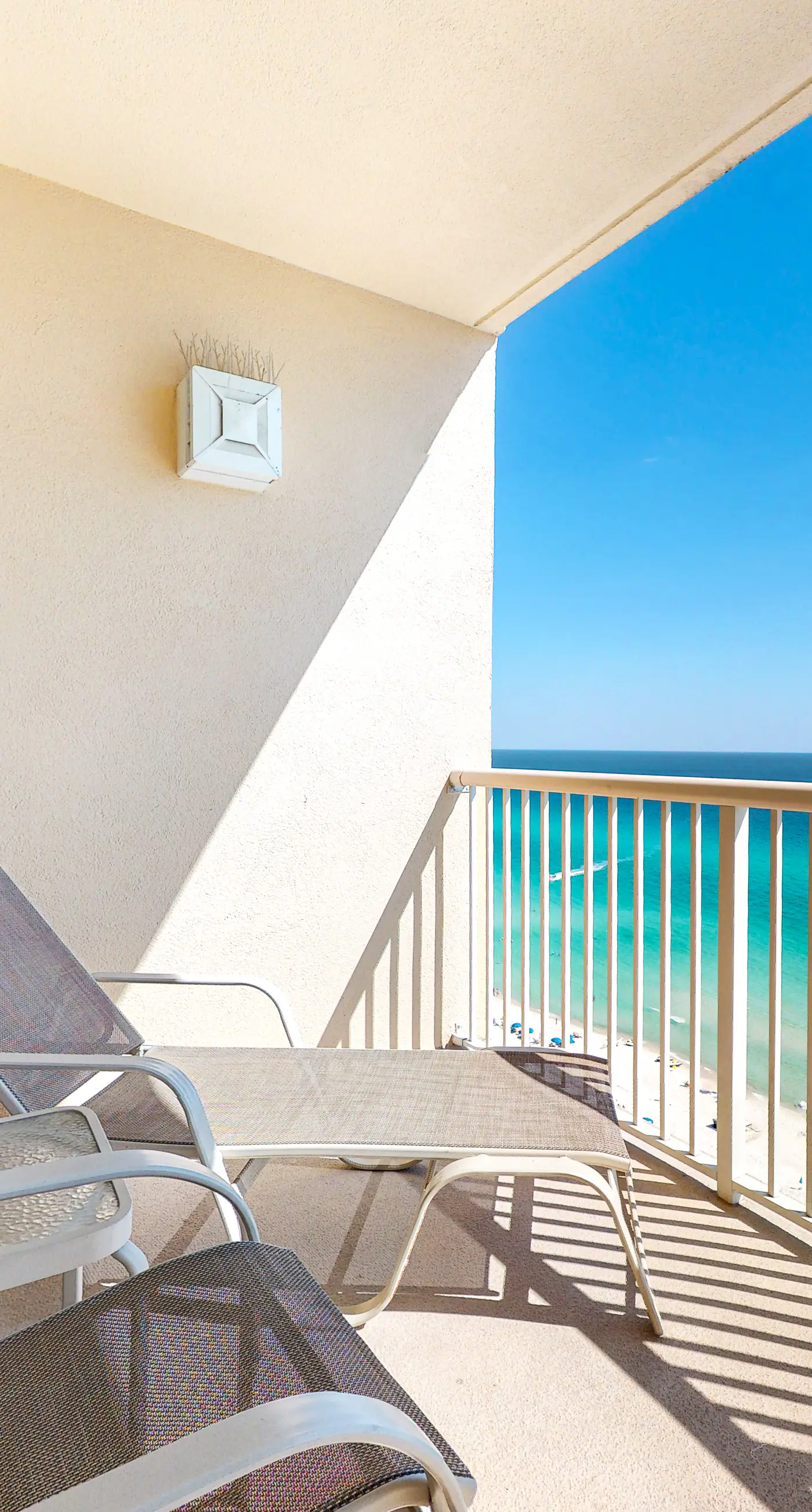 17th Floor Beachfront Condo w/ Free WiFi, Shared Pools, Hot Tub, Tennis, & Gym