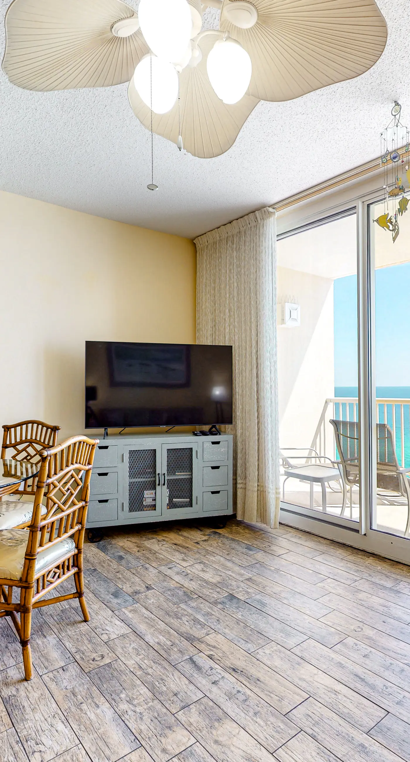 17th Floor Beachfront Condo w/ Free WiFi, Shared Pools, Hot Tub, Tennis, & Gym