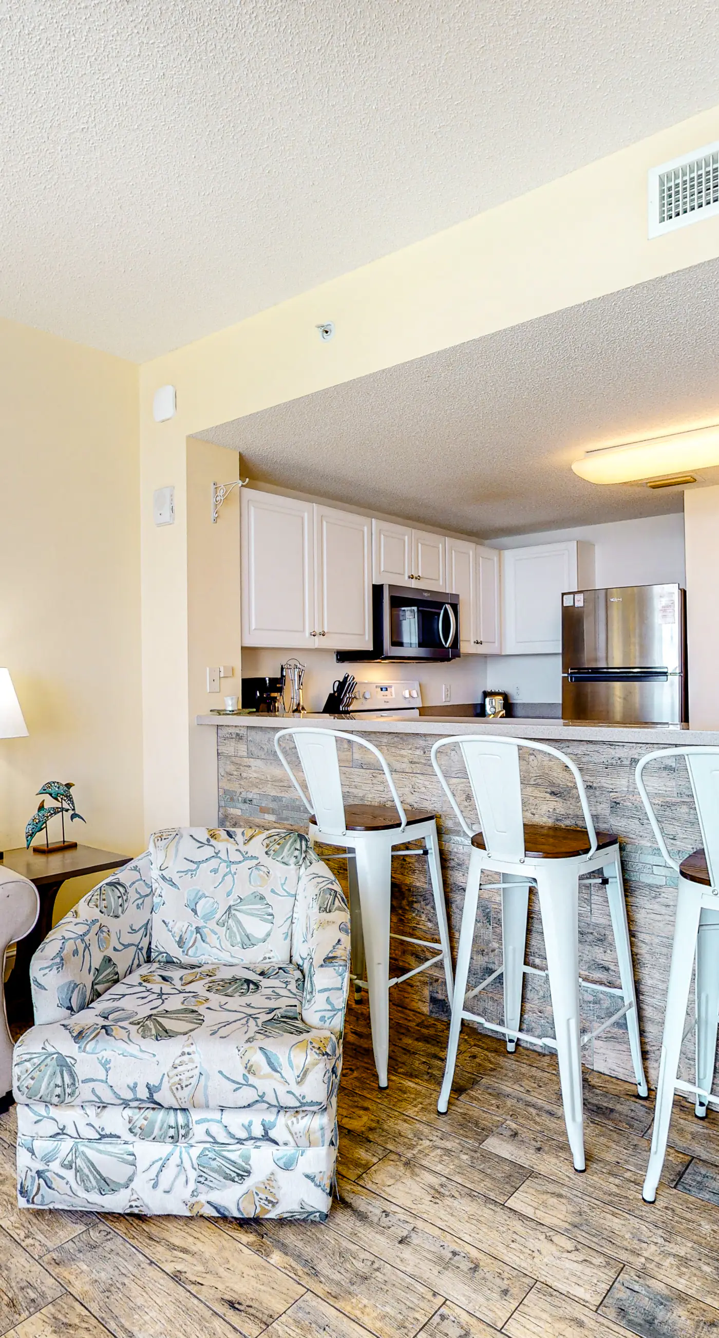 17th Floor Beachfront Condo w/ Free WiFi, Shared Pools, Hot Tub, Tennis, & Gym