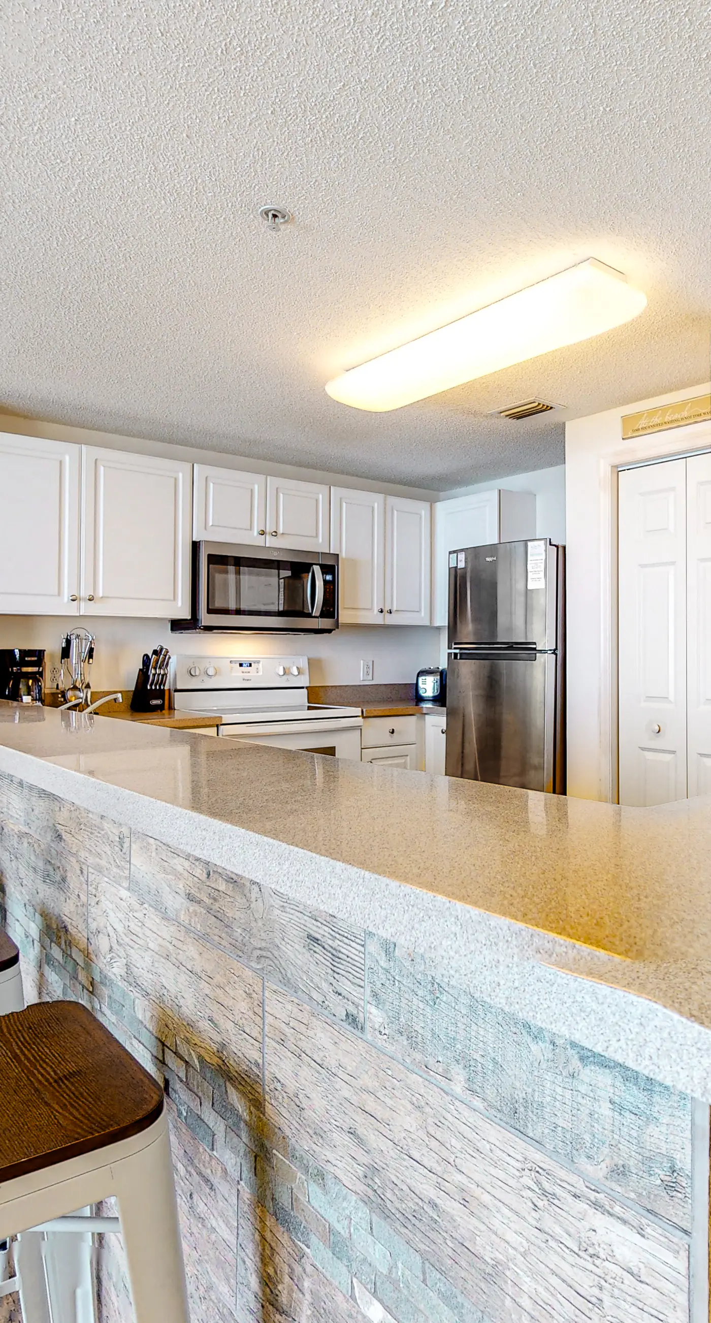 17th Floor Beachfront Condo w/ Free WiFi, Shared Pools, Hot Tub, Tennis, & Gym