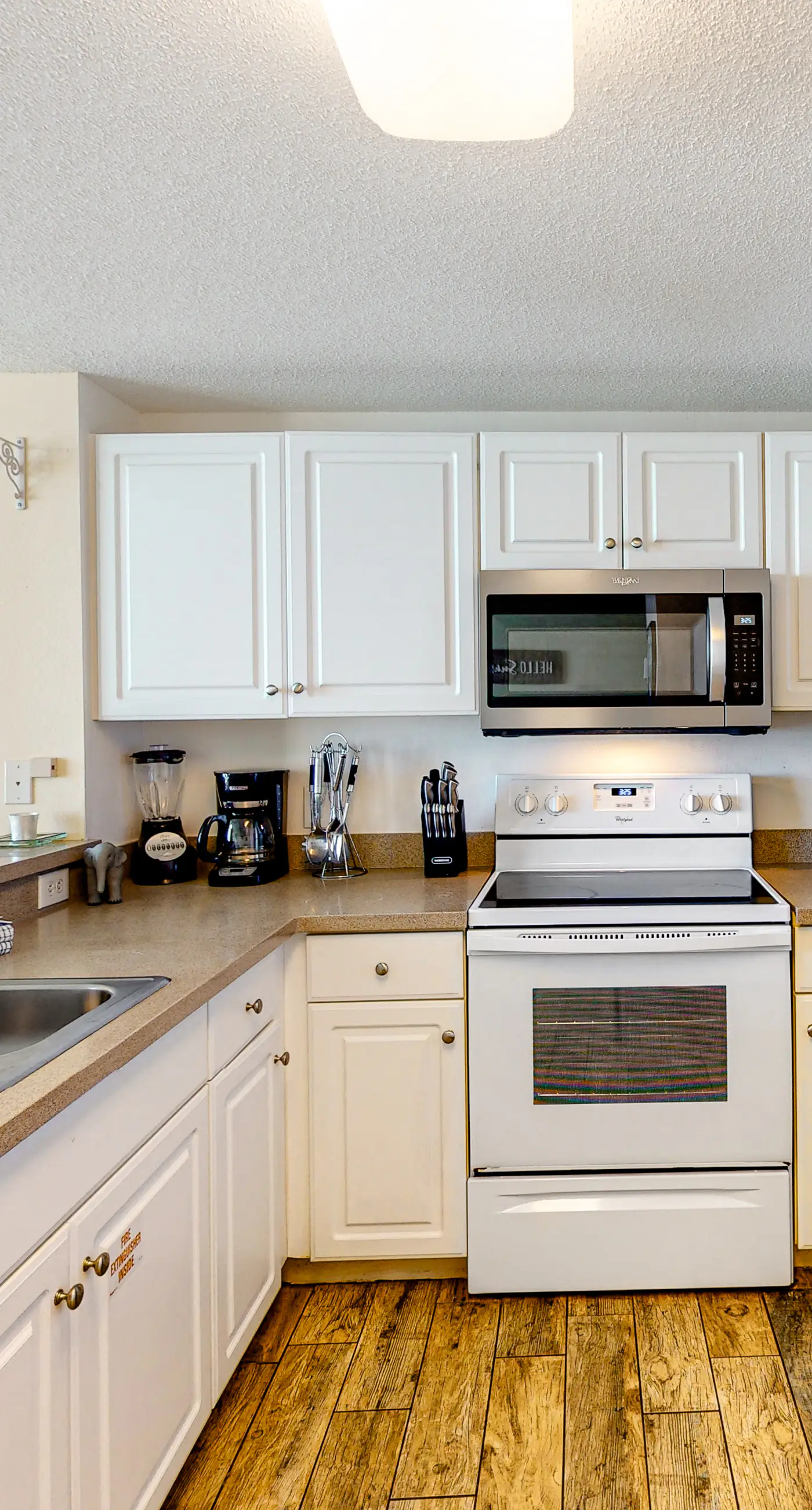 17th Floor Beachfront Condo w/ Free WiFi, Shared Pools, Hot Tub, Tennis, & Gym