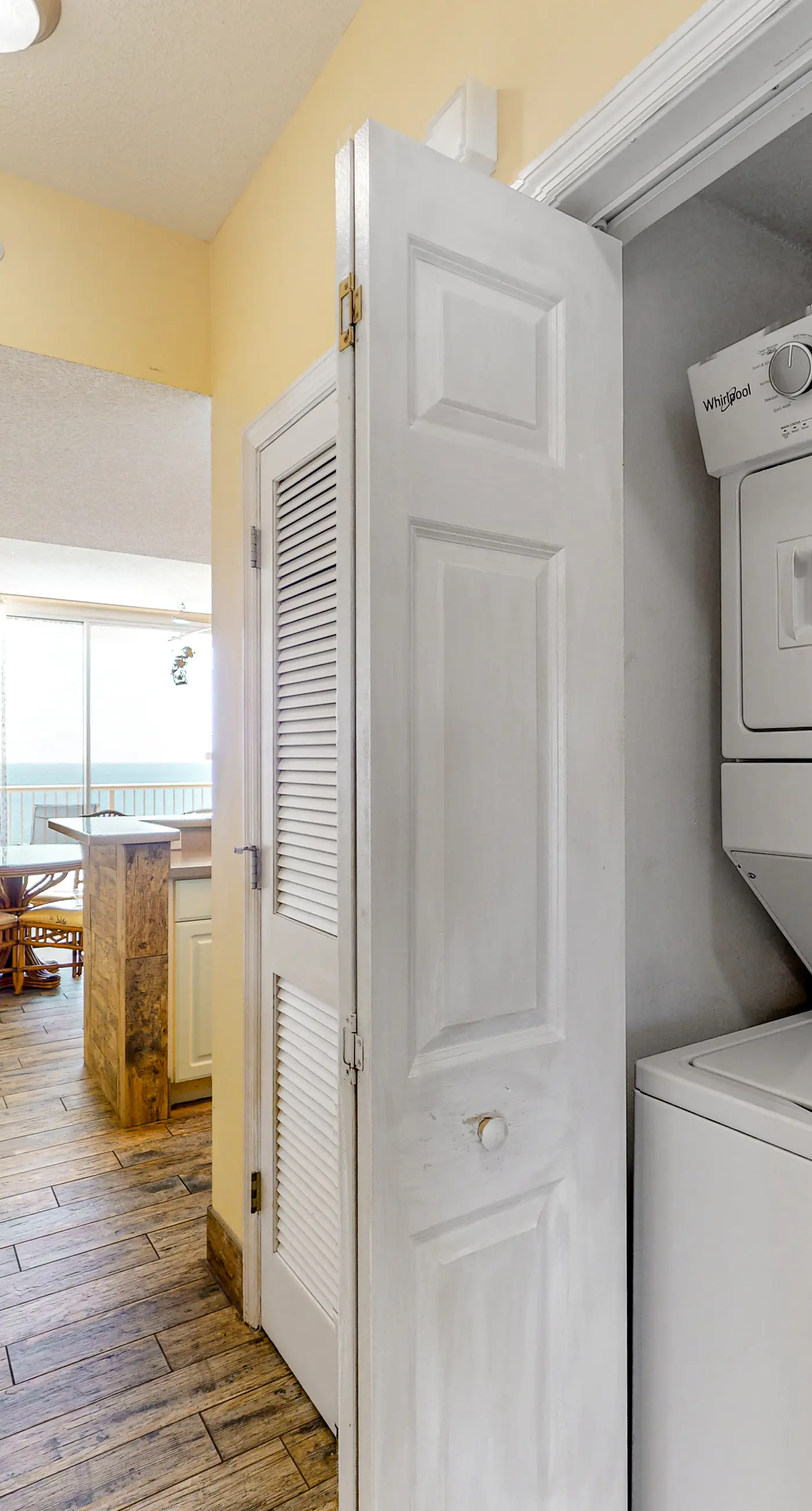 17th Floor Beachfront Condo w/ Free WiFi, Shared Pools, Hot Tub, Tennis, & Gym