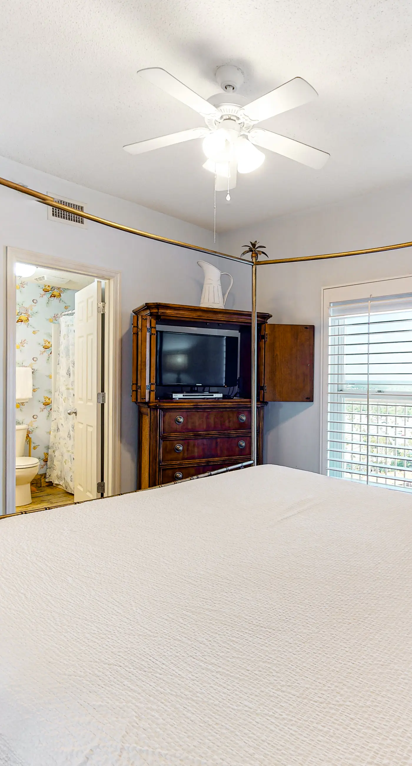 17th Floor Beachfront Condo w/ Free WiFi, Shared Pools, Hot Tub, Tennis, & Gym