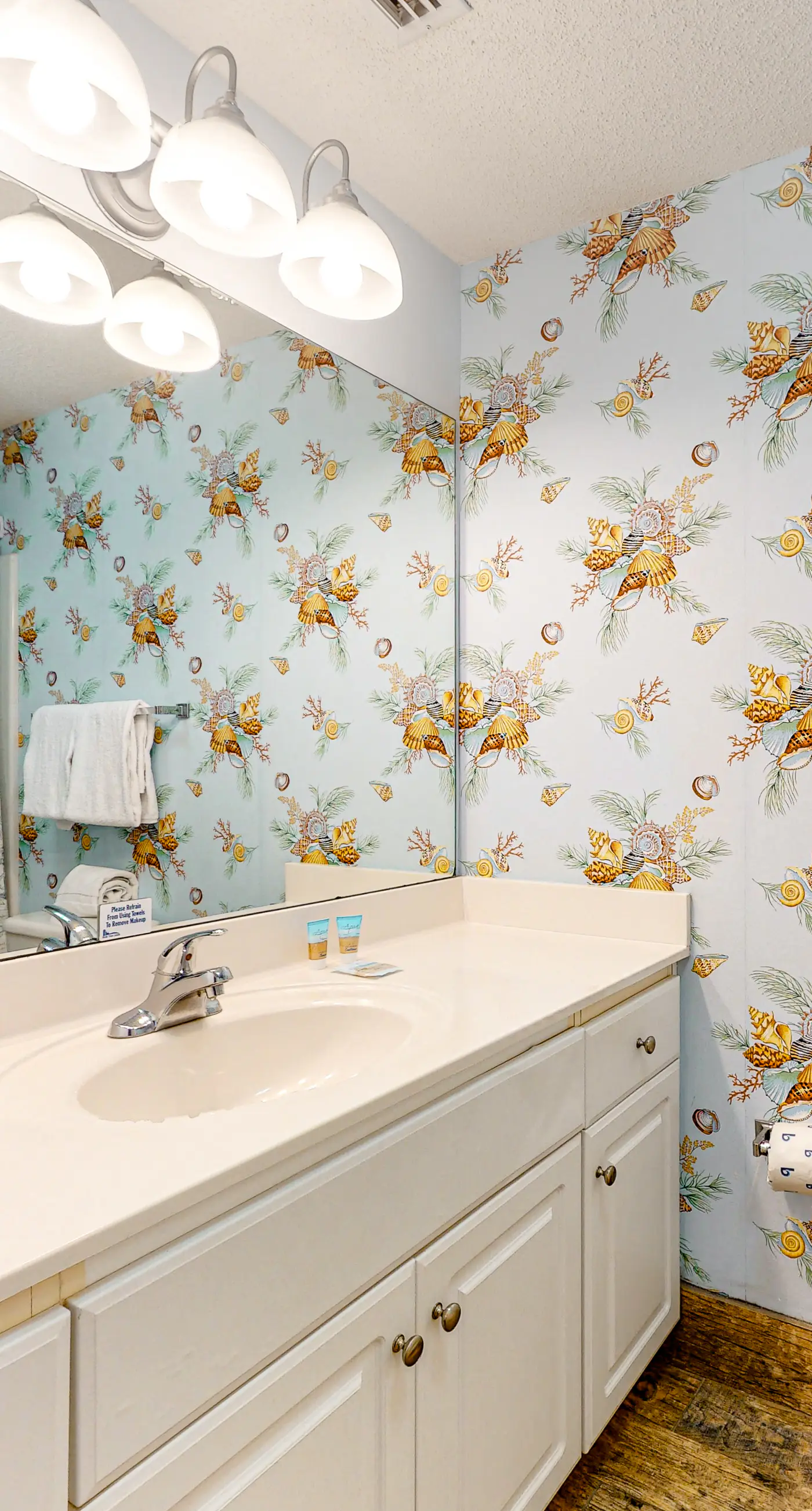 17th Floor Beachfront Condo w/ Free WiFi, Shared Pools, Hot Tub, Tennis, & Gym