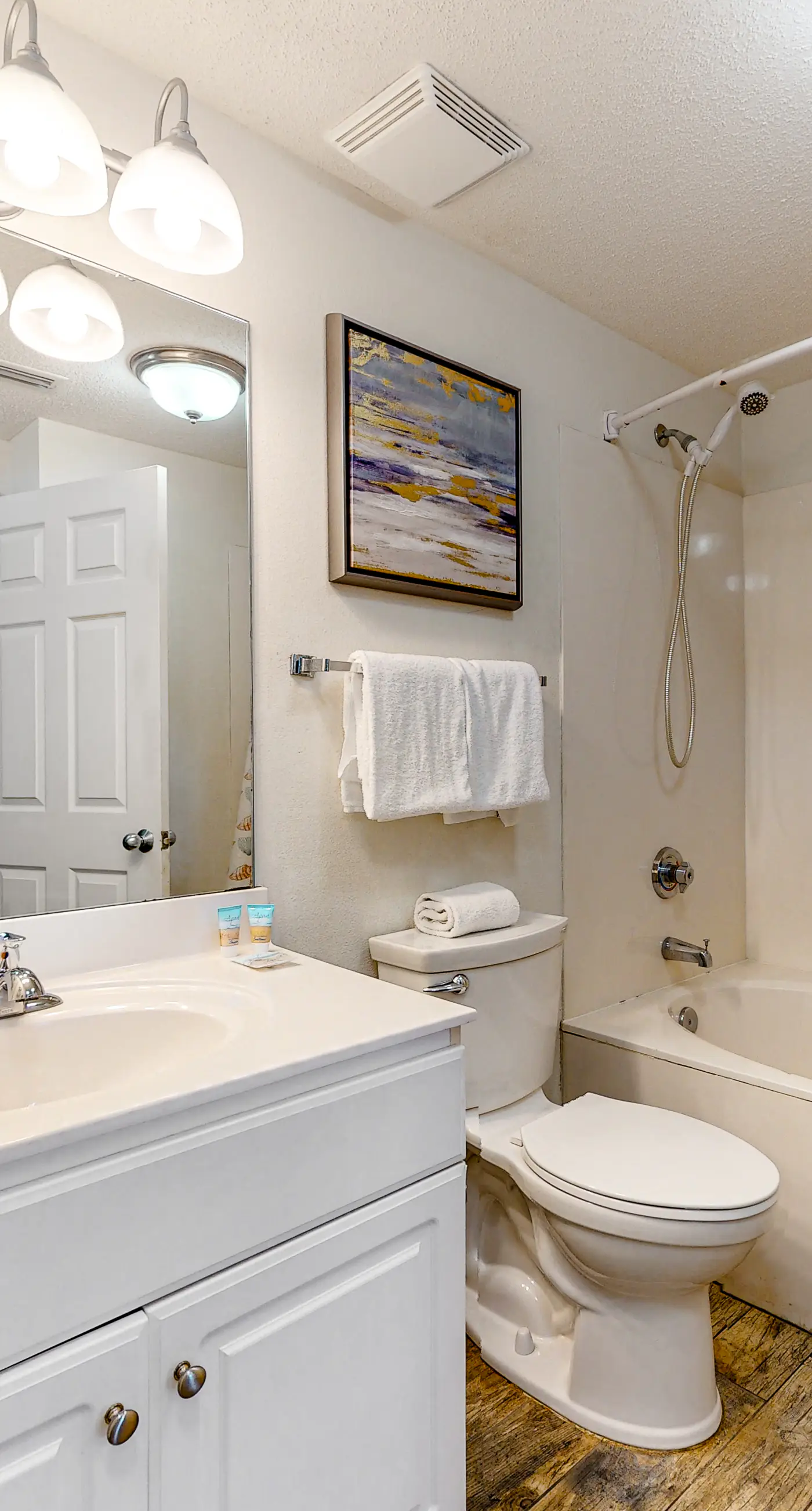 17th Floor Beachfront Condo w/ Free WiFi, Shared Pools, Hot Tub, Tennis, & Gym