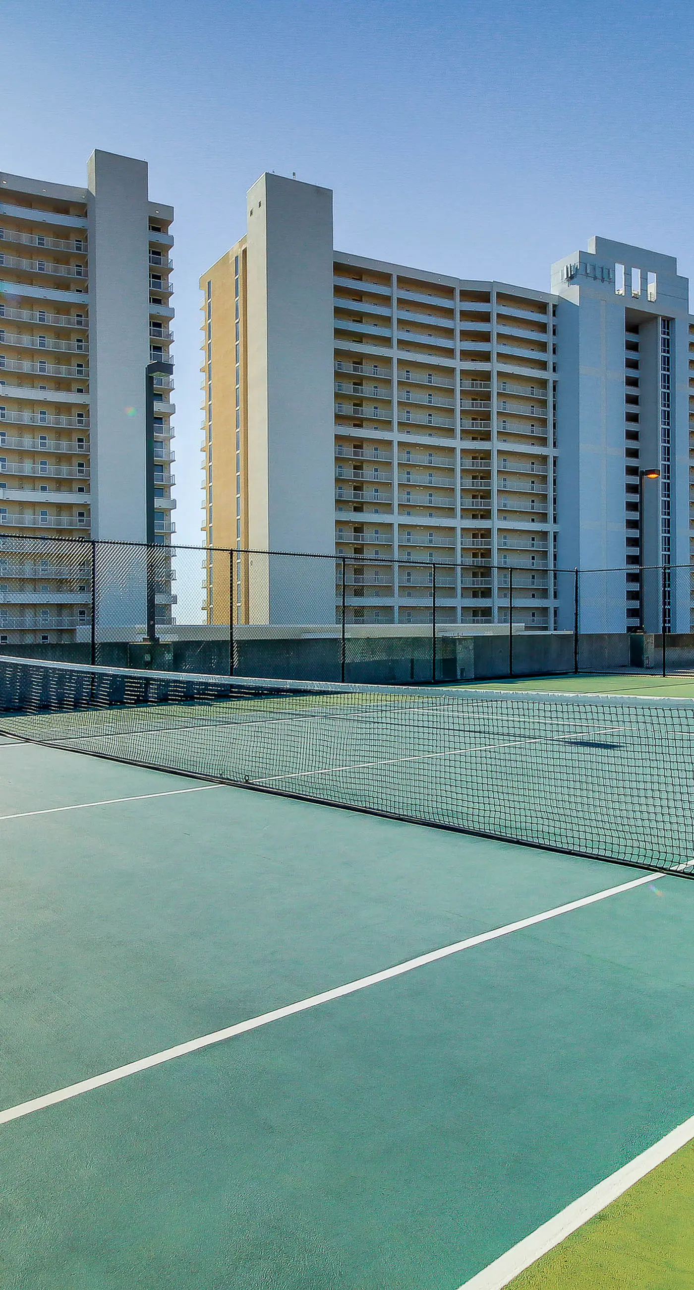 17th Floor Beachfront Condo w/ Free WiFi, Shared Pools, Hot Tub, Tennis, & Gym