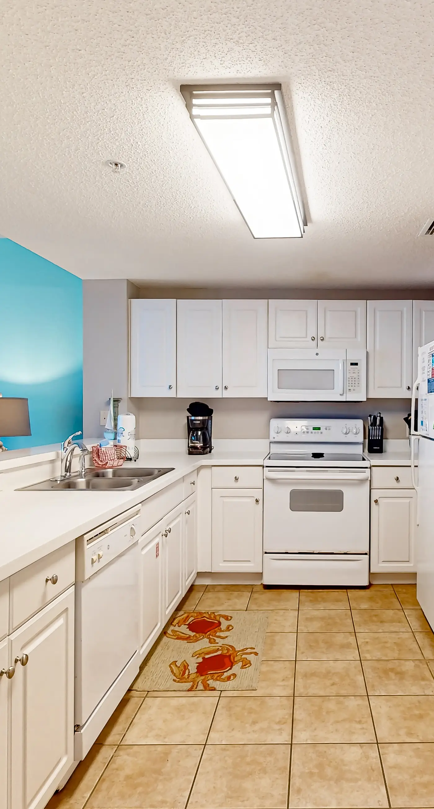 Oceanfront resort w/ WiFi, pool, sauna, hot tub, tennis, & views