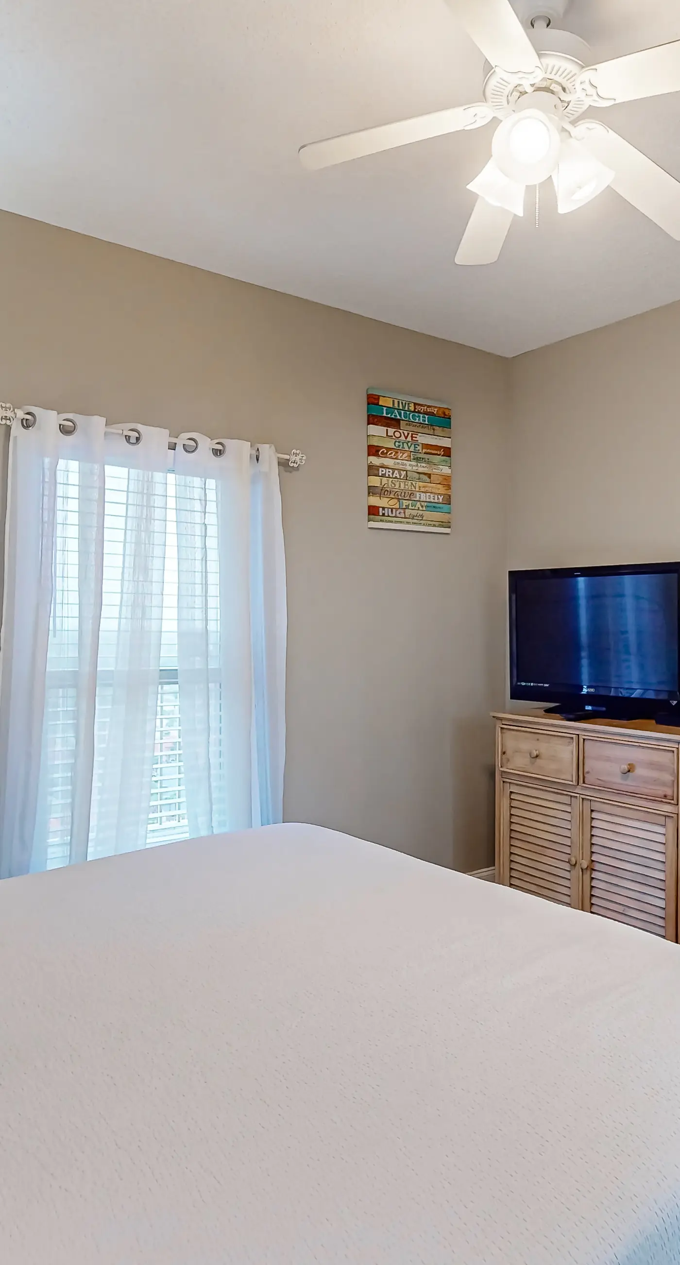 Oceanfront resort w/ WiFi, pool, sauna, hot tub, tennis, & views