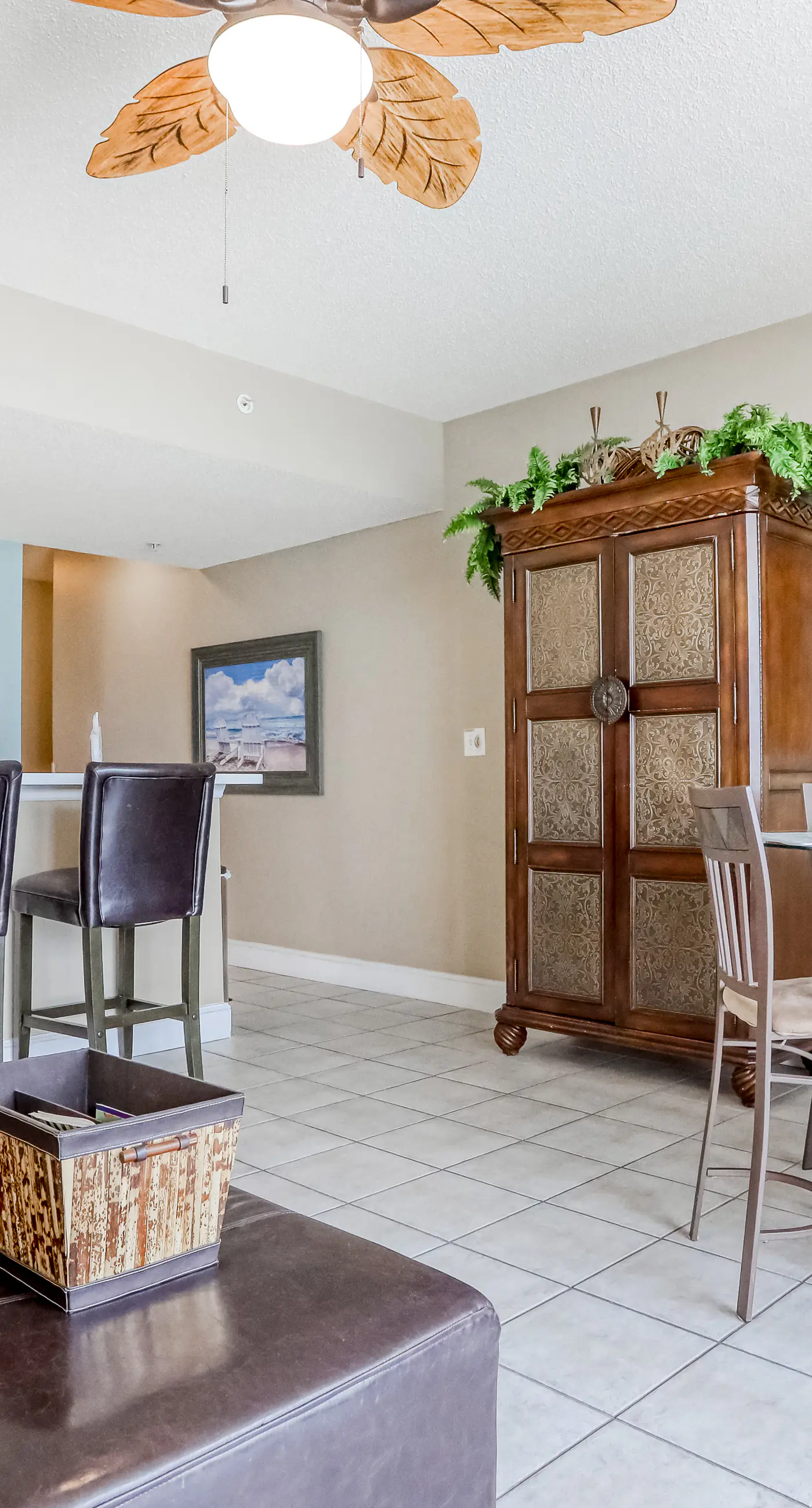 7th-floor Gulf-front beach-view condo with balcony, on-site pools, hot tub, gym