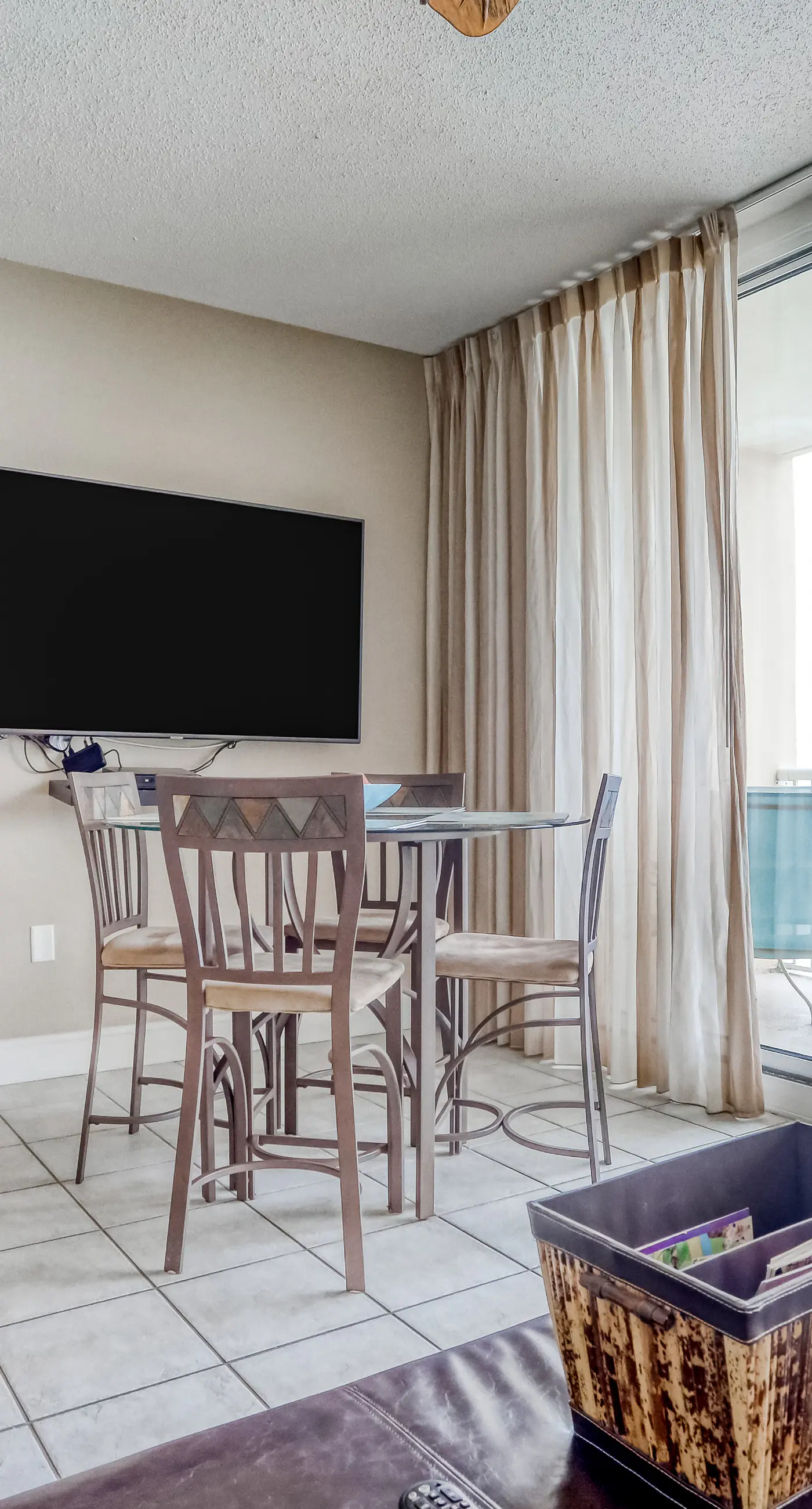 7th-floor Gulf-front beach-view condo with balcony, on-site pools, hot tub, gym