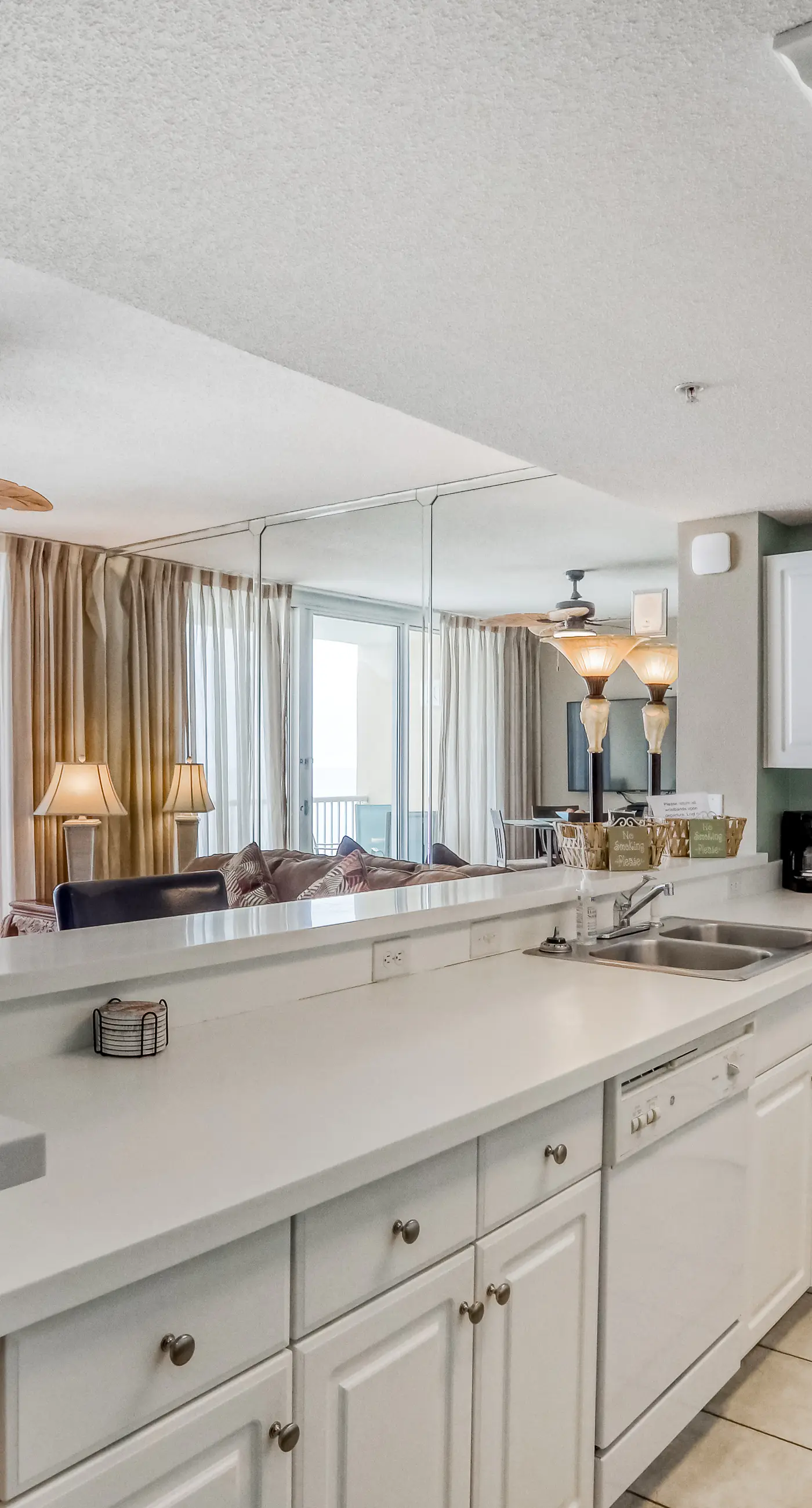 7th-floor Gulf-front beach-view condo with balcony, on-site pools, hot tub, gym