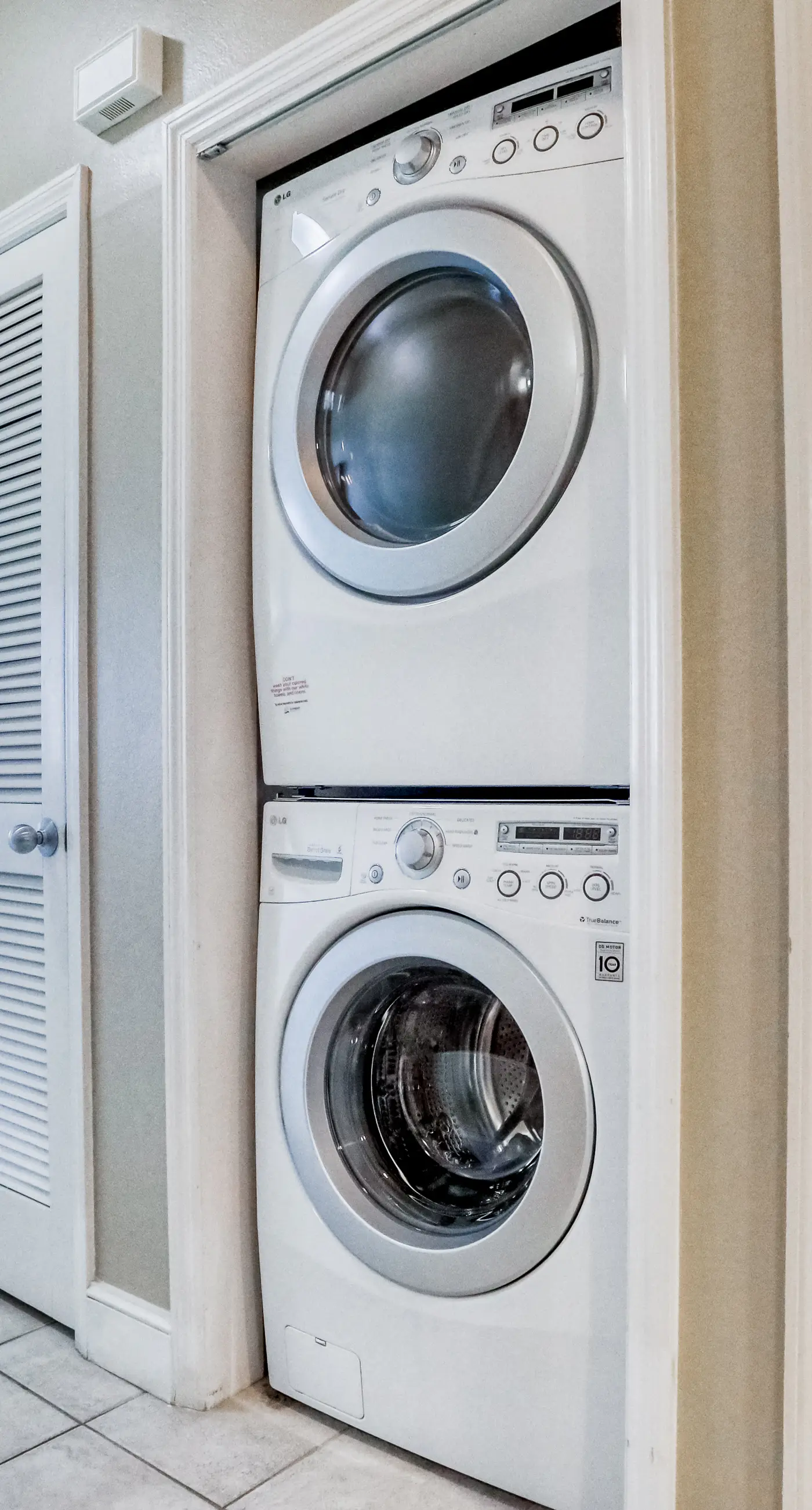 7th-floor Gulf-front beach-view condo with balcony, on-site pools, hot tub, gym