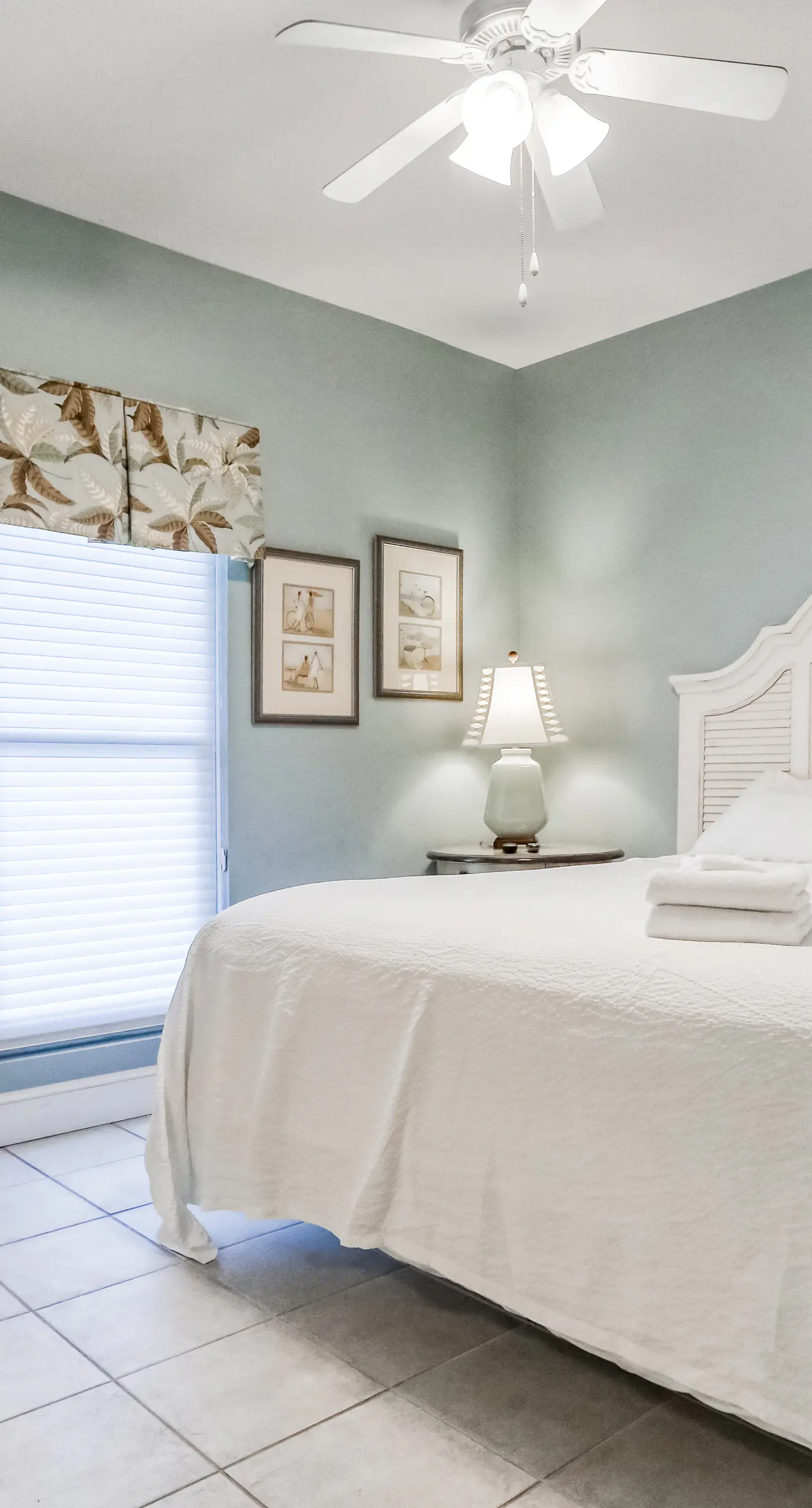 7th-floor Gulf-front beach-view condo with balcony, on-site pools, hot tub, gym