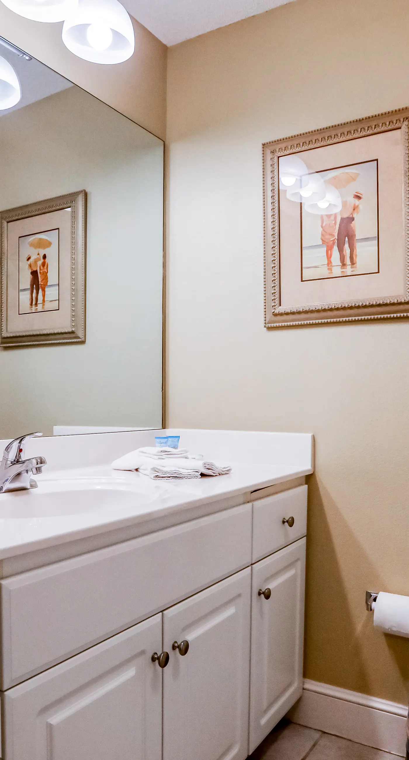 7th-floor Gulf-front beach-view condo with balcony, on-site pools, hot tub, gym