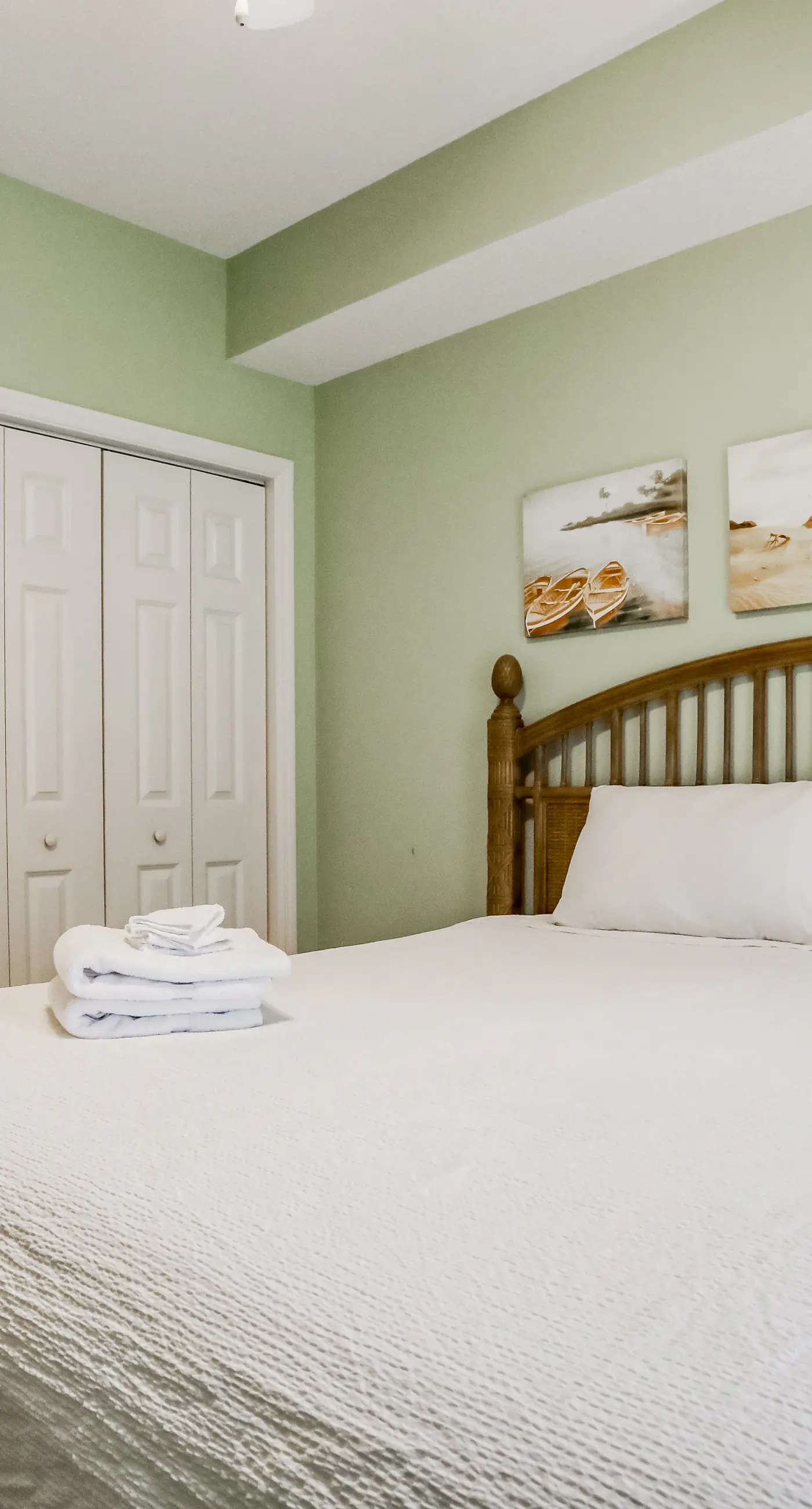 7th-floor Gulf-front beach-view condo with balcony, on-site pools, hot tub, gym