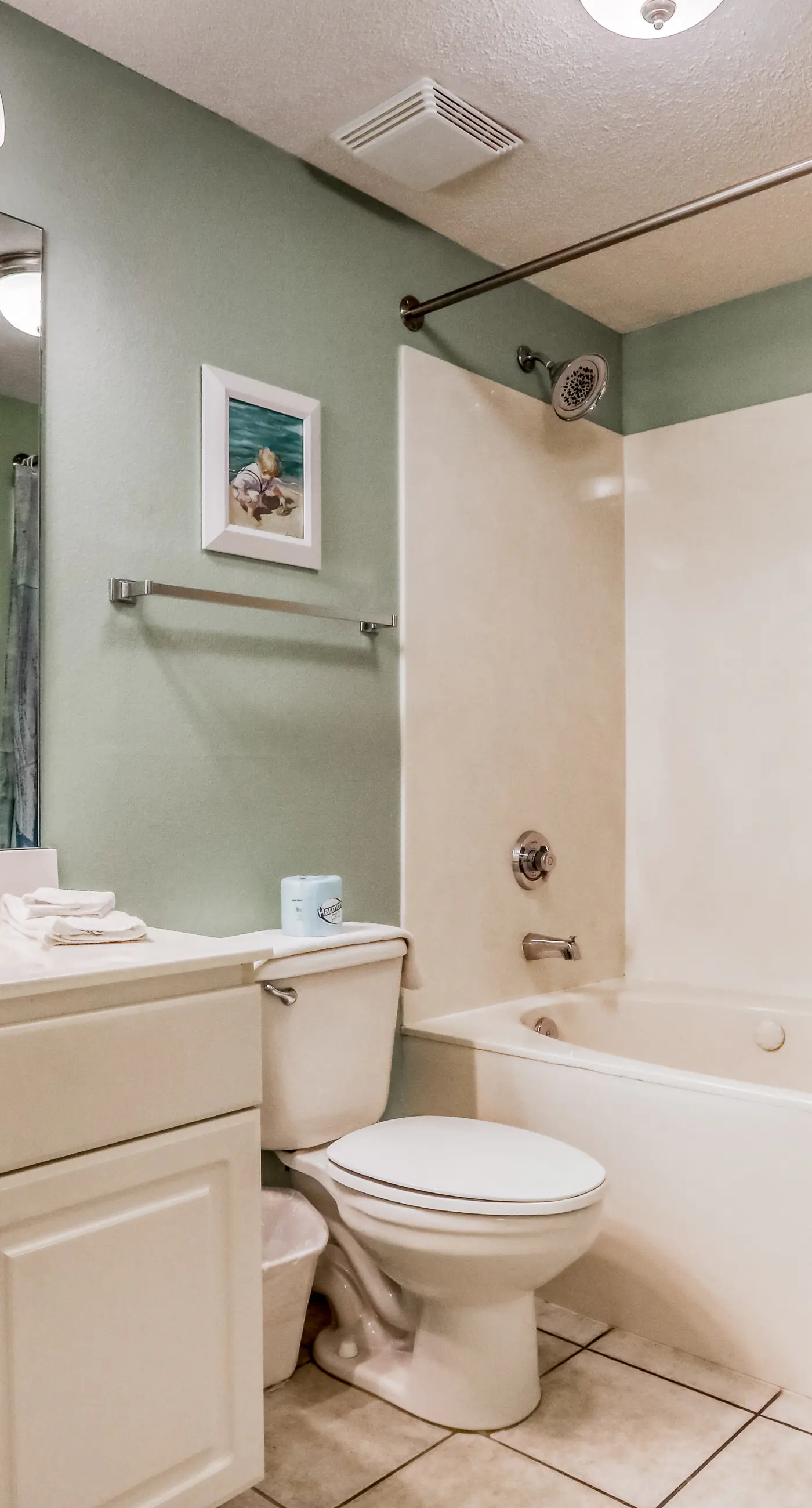 7th-floor Gulf-front beach-view condo with balcony, on-site pools, hot tub, gym