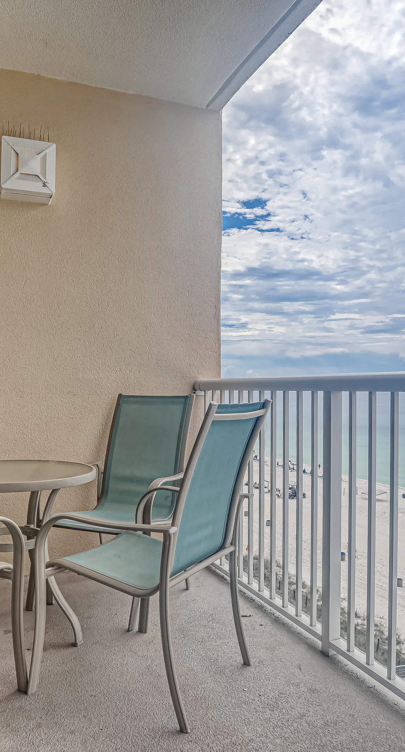 7th-floor Gulf-front beach-view condo with balcony, on-site pools, hot tub, gym