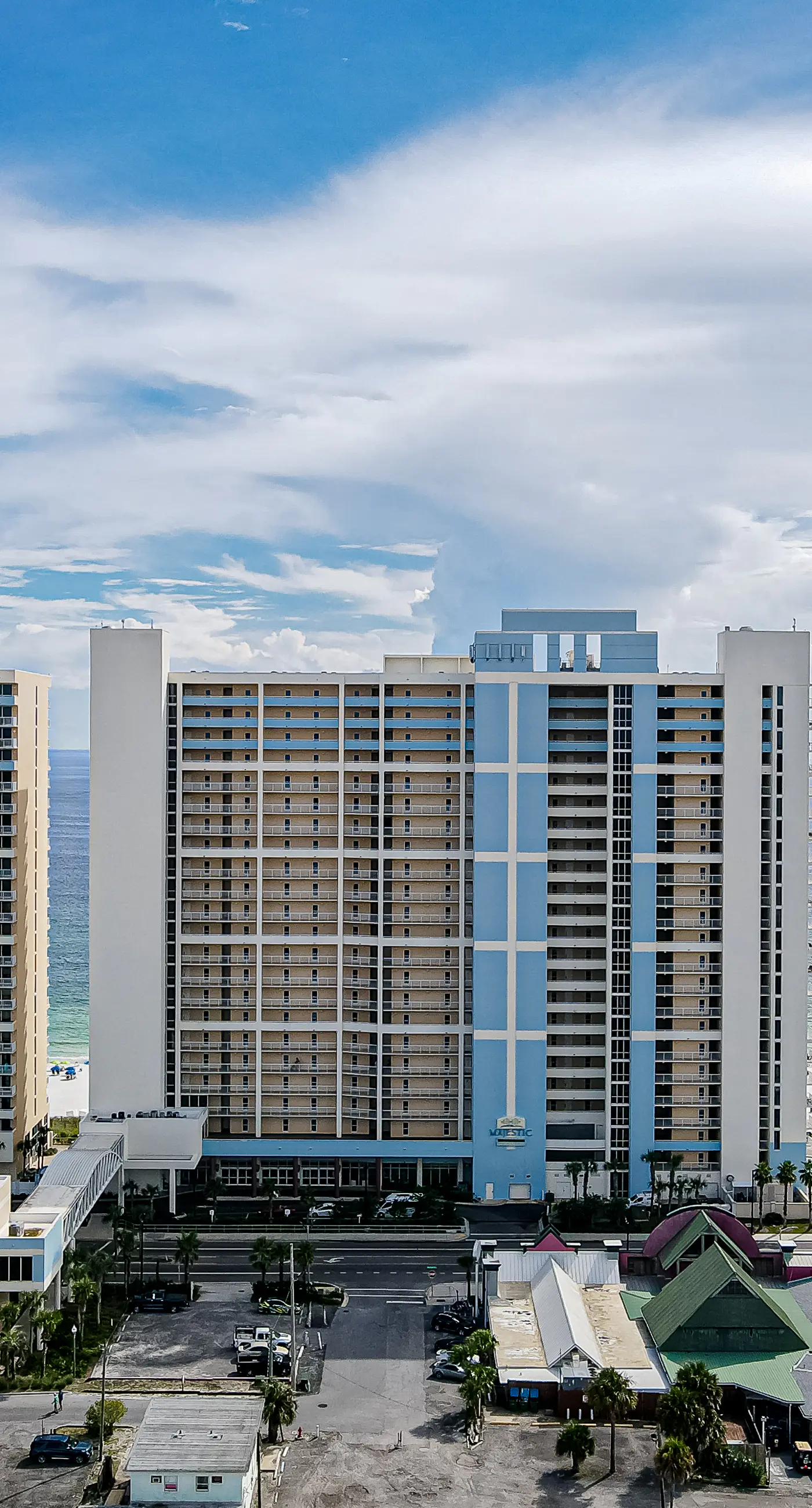 7th-floor Gulf-front beach-view condo with balcony, on-site pools, hot tub, gym