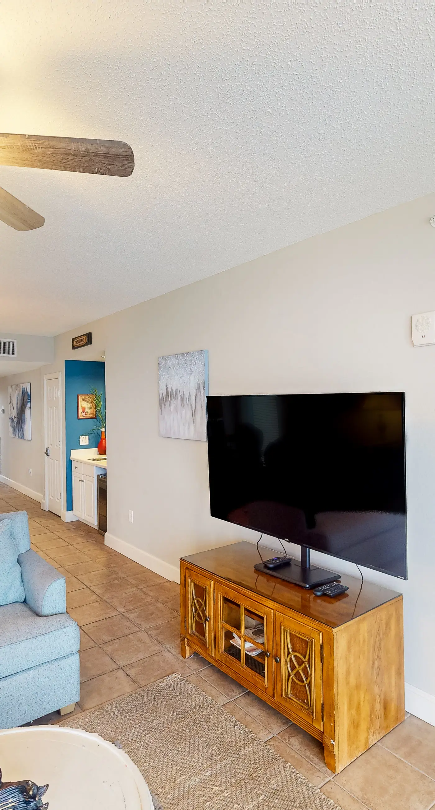 Gulf-front condo with 4 pools, movie theatre, game room, 3 hot tubs, tennis, W/D