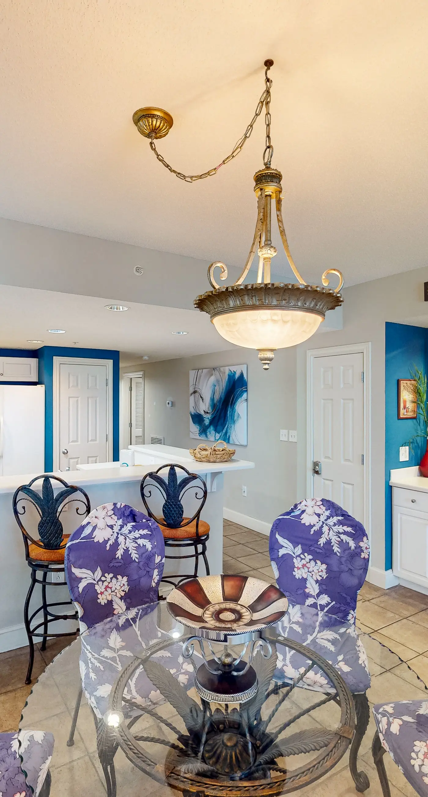 Gulf-front condo with 4 pools, movie theatre, game room, 3 hot tubs, tennis, W/D